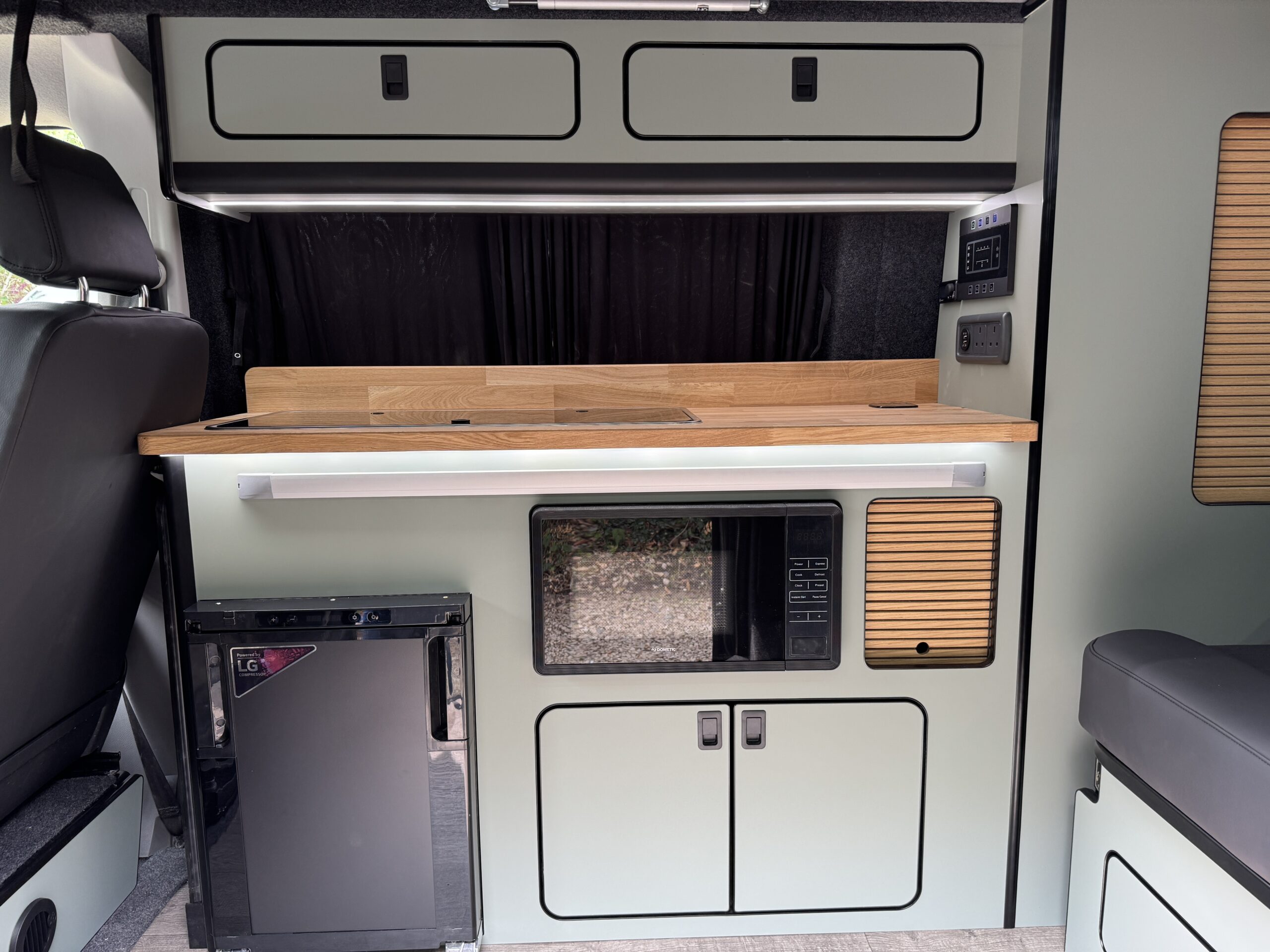 Volkswagen T6.1 Campervan Trek Edition (Stealth)