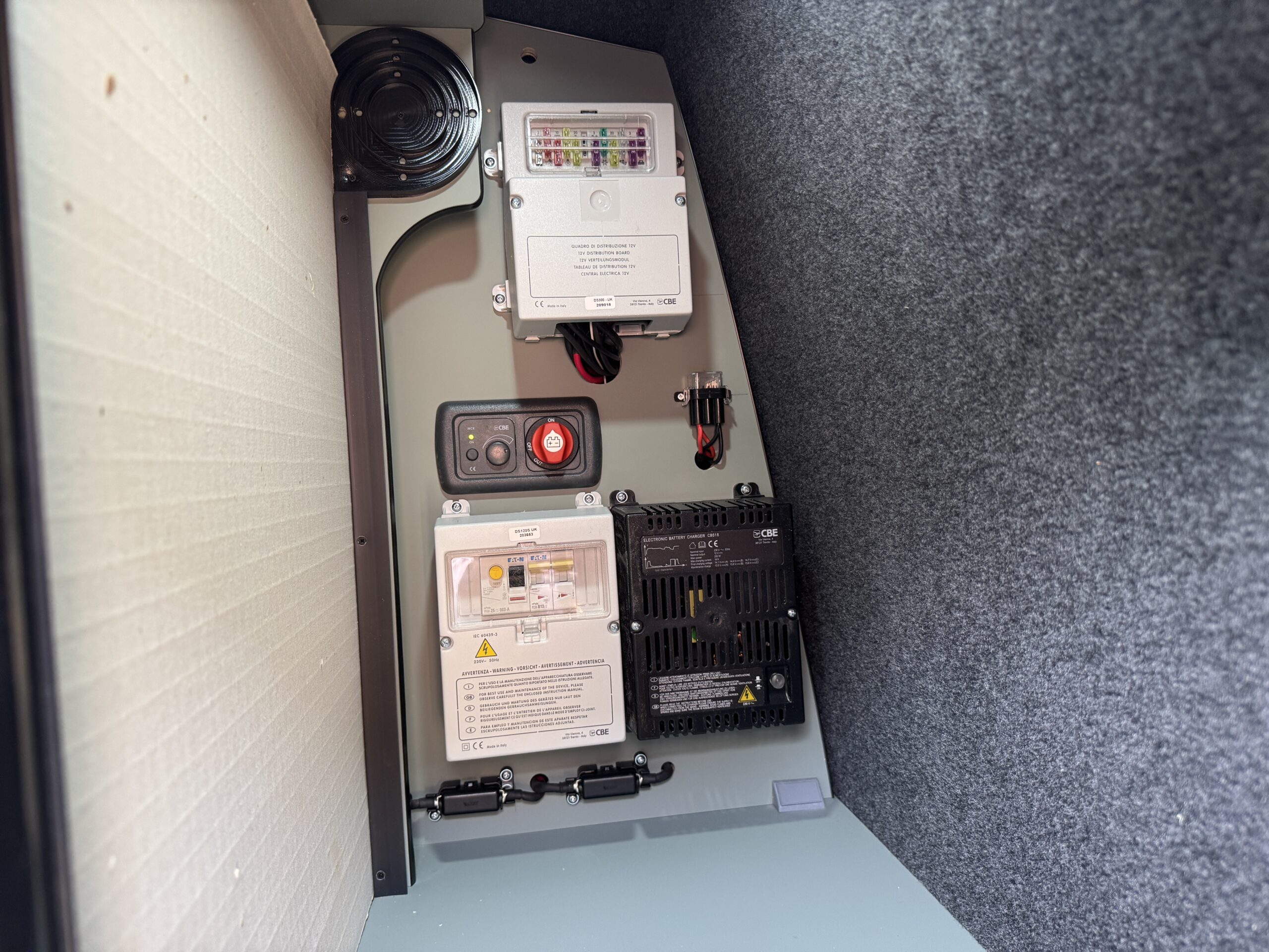 Volkswagen T6.1 Campervan Trek Edition (Stealth)