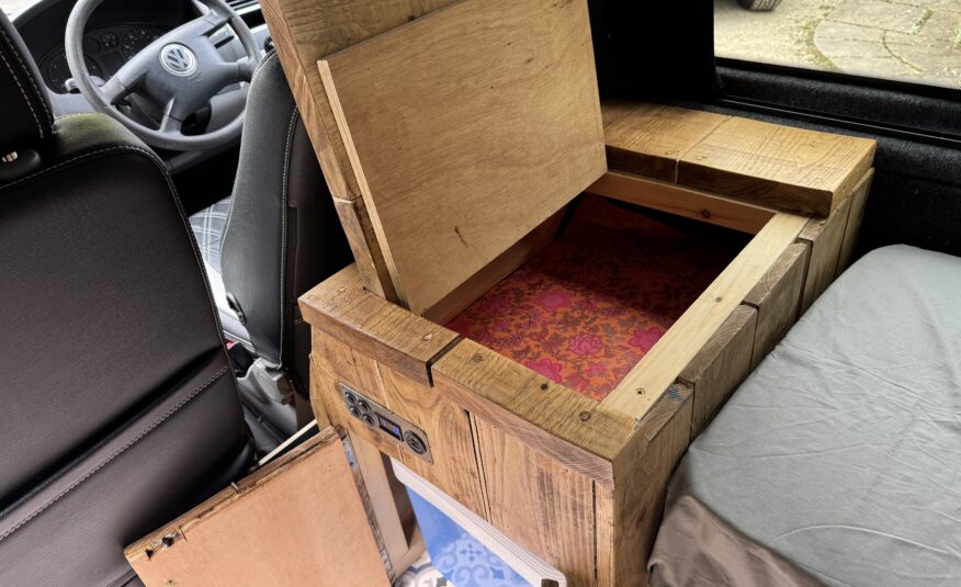 Volkswagen T5 Campervan