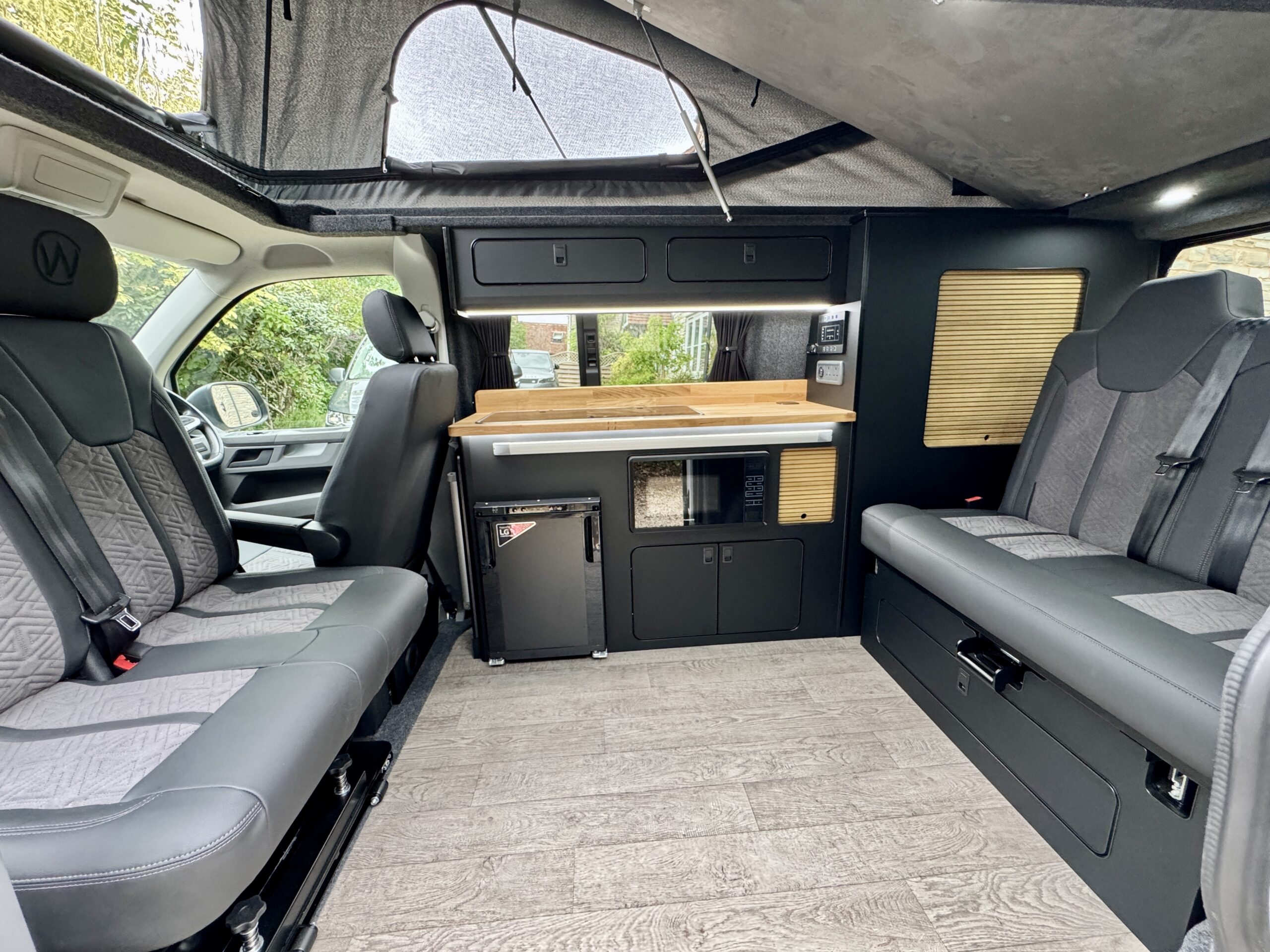 Volkswagen T6.1 Campervan Trek Edition (Apollo)