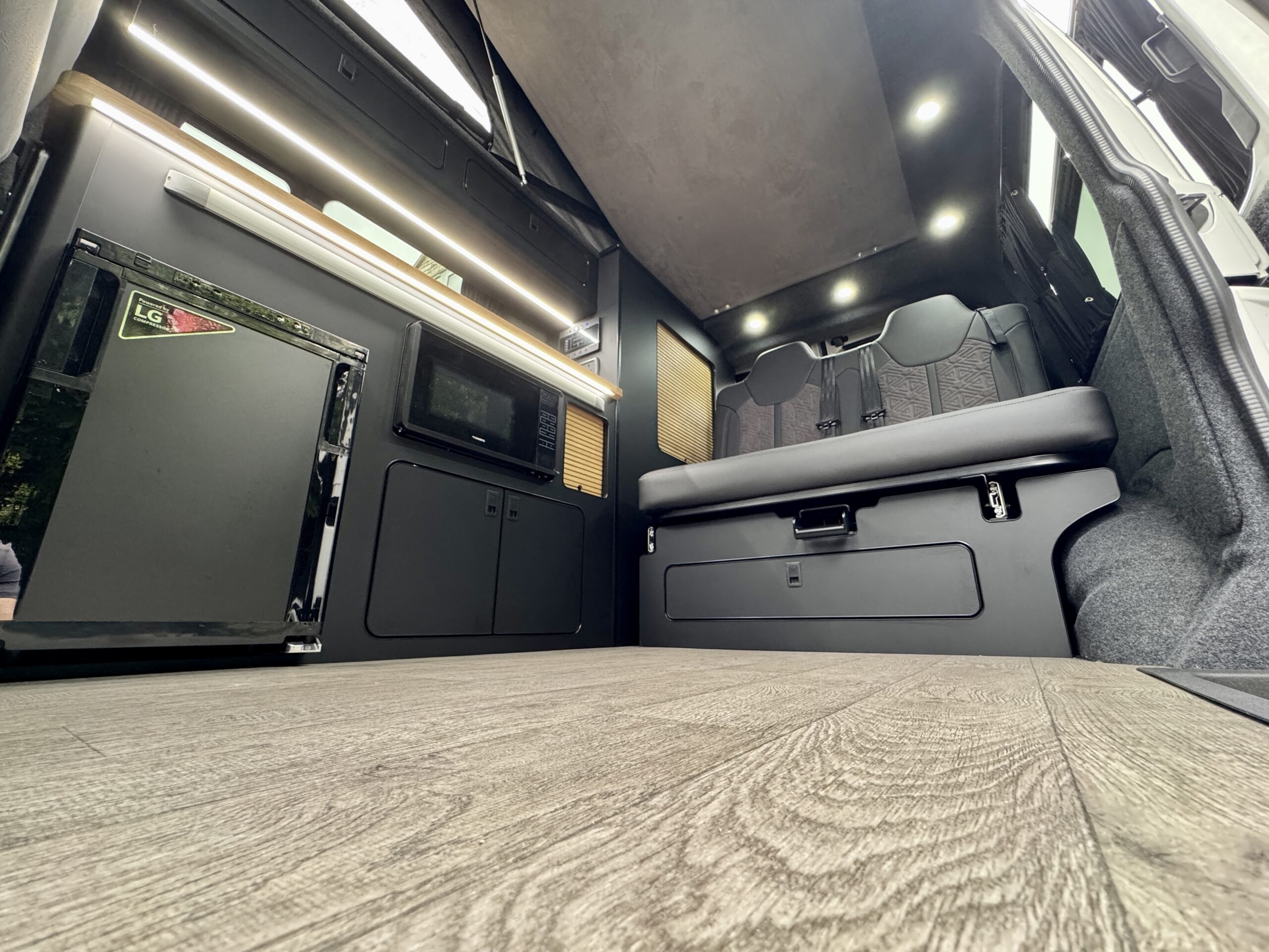 Volkswagen T6.1 Campervan Trek Edition (Apollo)