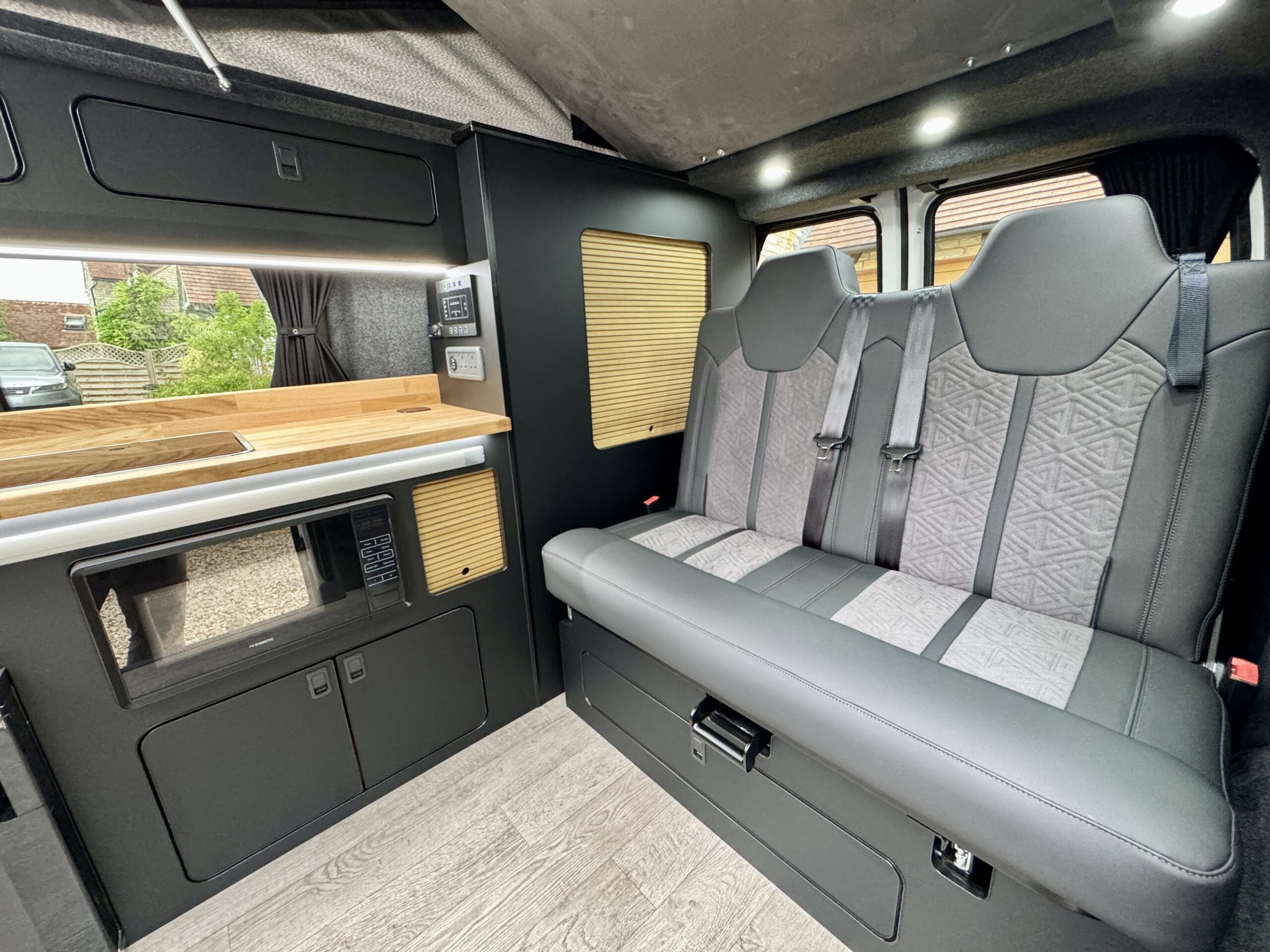 Volkswagen T6.1 Campervan Trek Edition (Apollo)