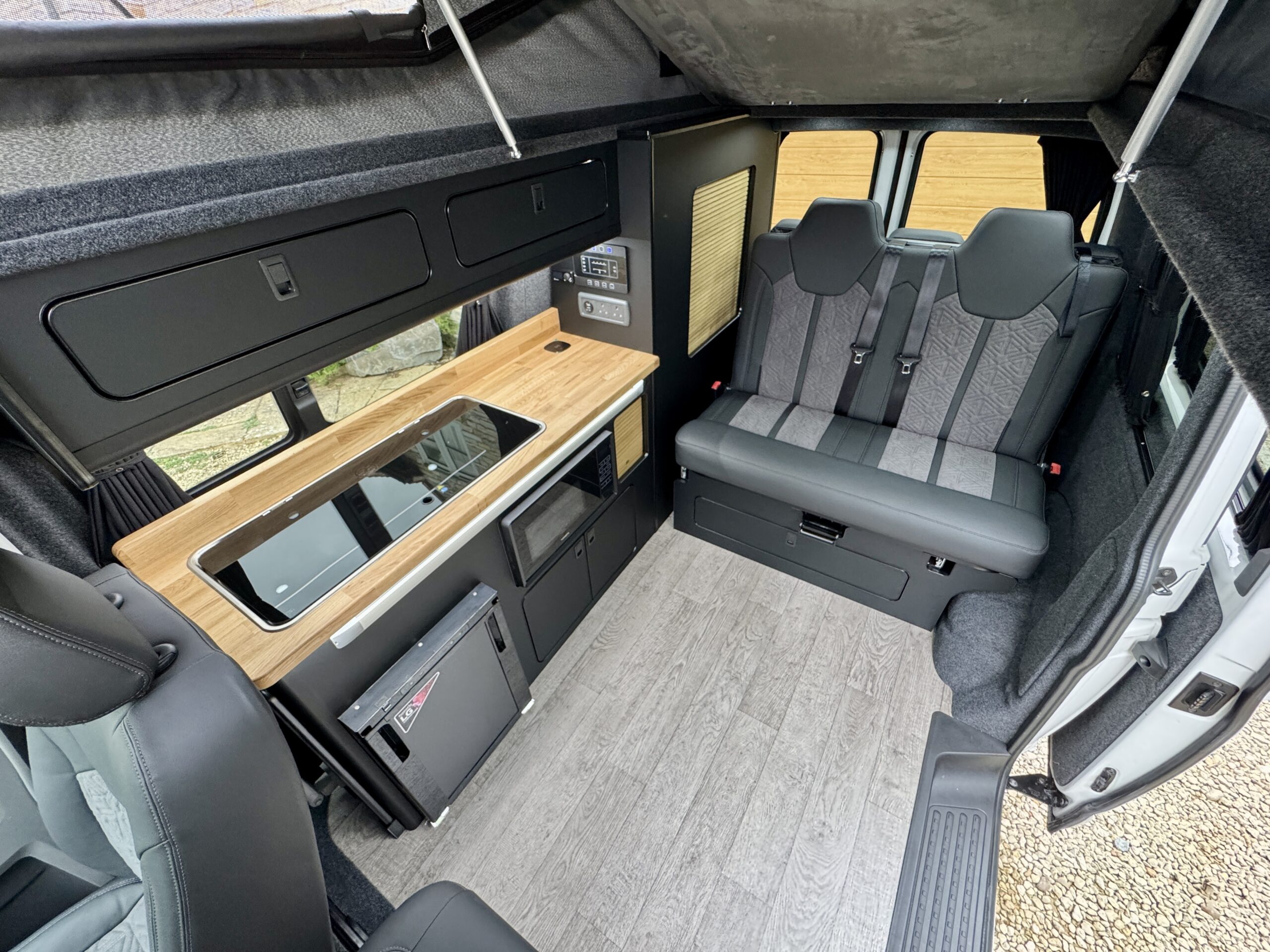 Volkswagen T6.1 Campervan Trek Edition (Apollo)