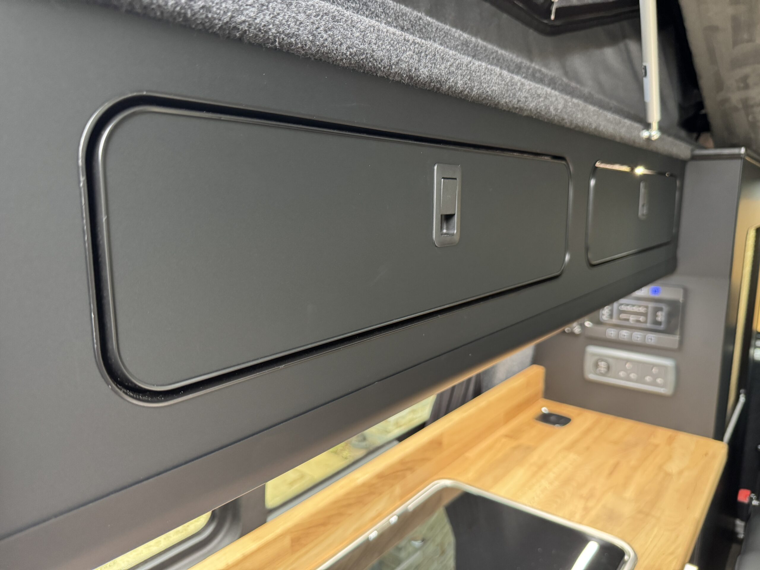 Volkswagen T6.1 Campervan Trek Edition (Apollo)