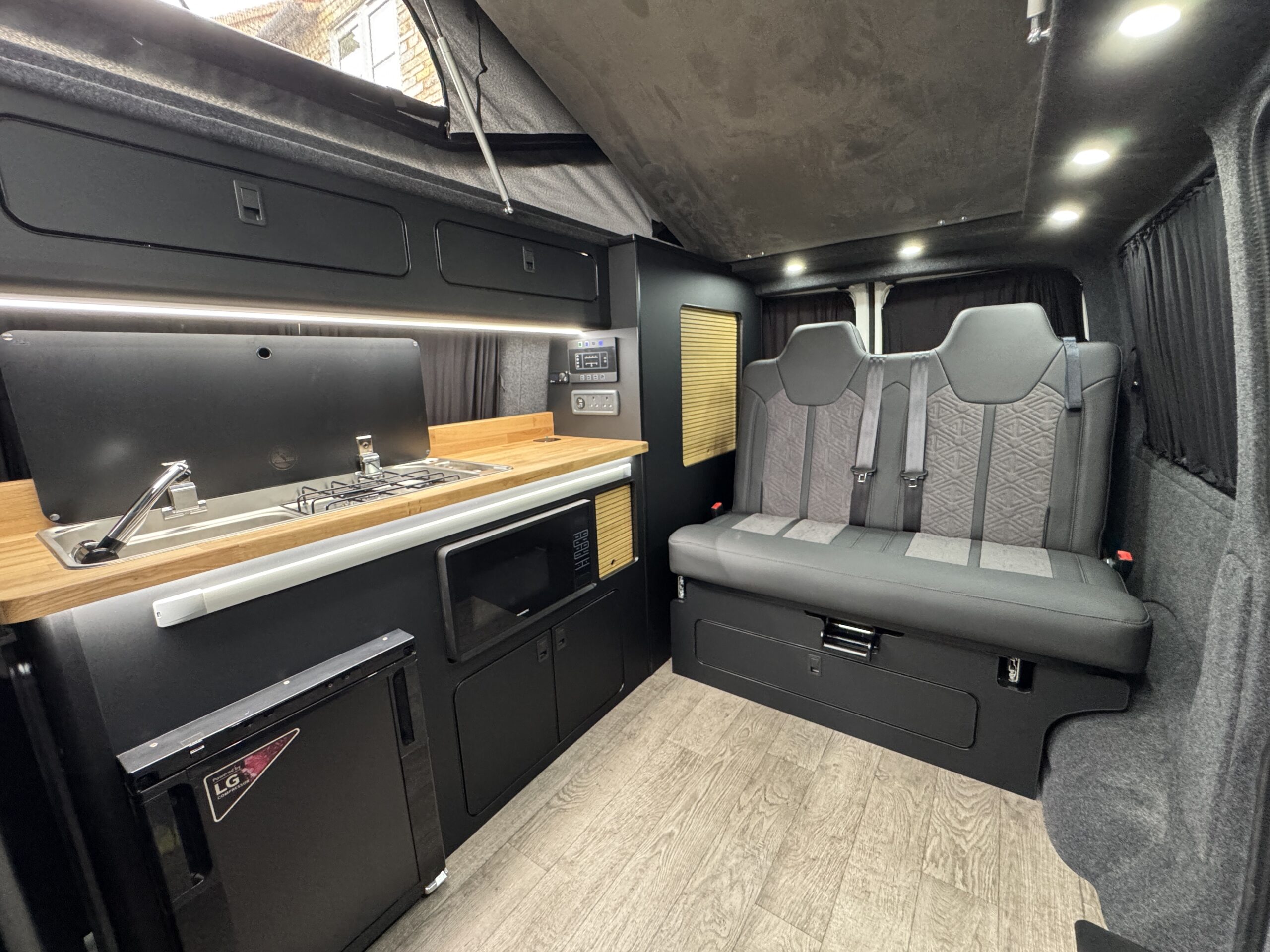 Volkswagen T6.1 Campervan Trek Edition (Apollo)