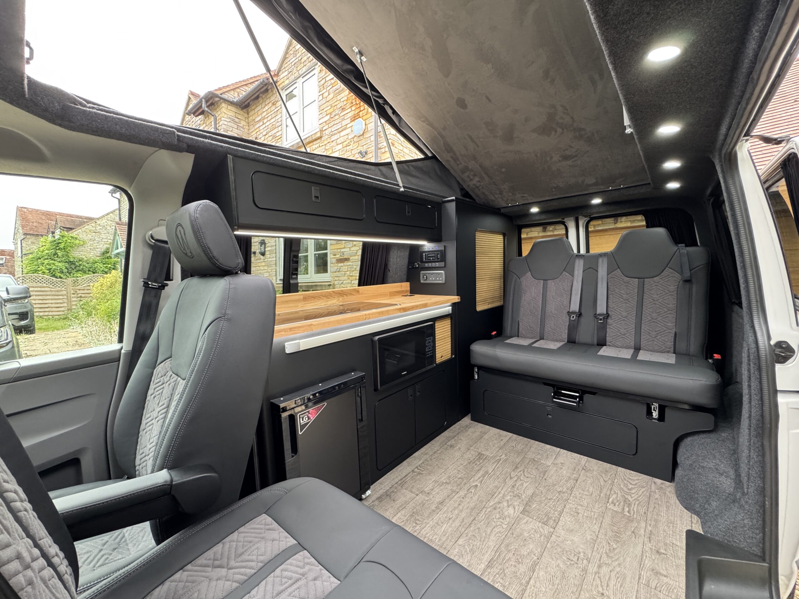 Volkswagen T6.1 Campervan Trek Edition (Apollo)