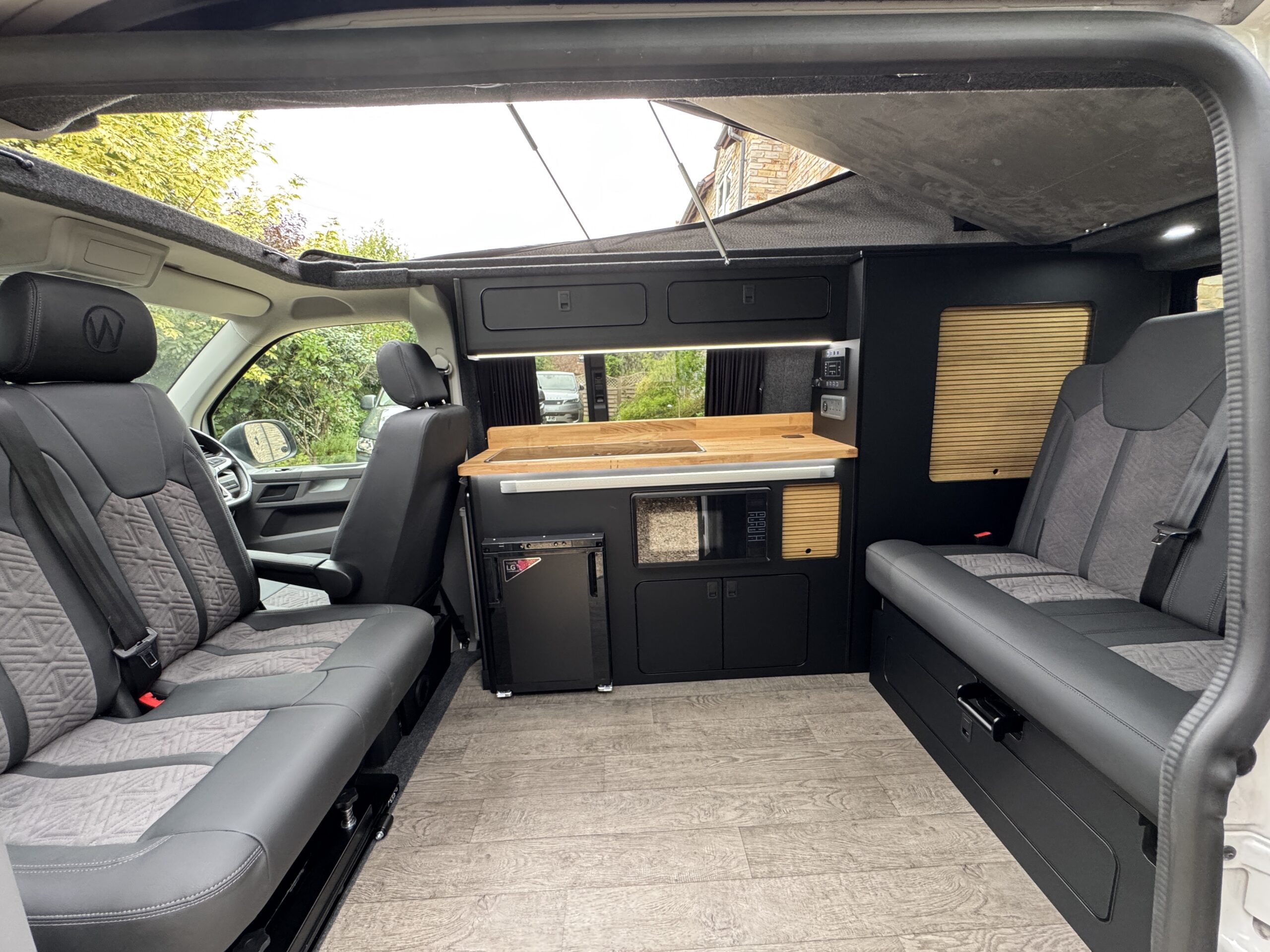 Volkswagen T6.1 Campervan Trek Edition (Apollo)