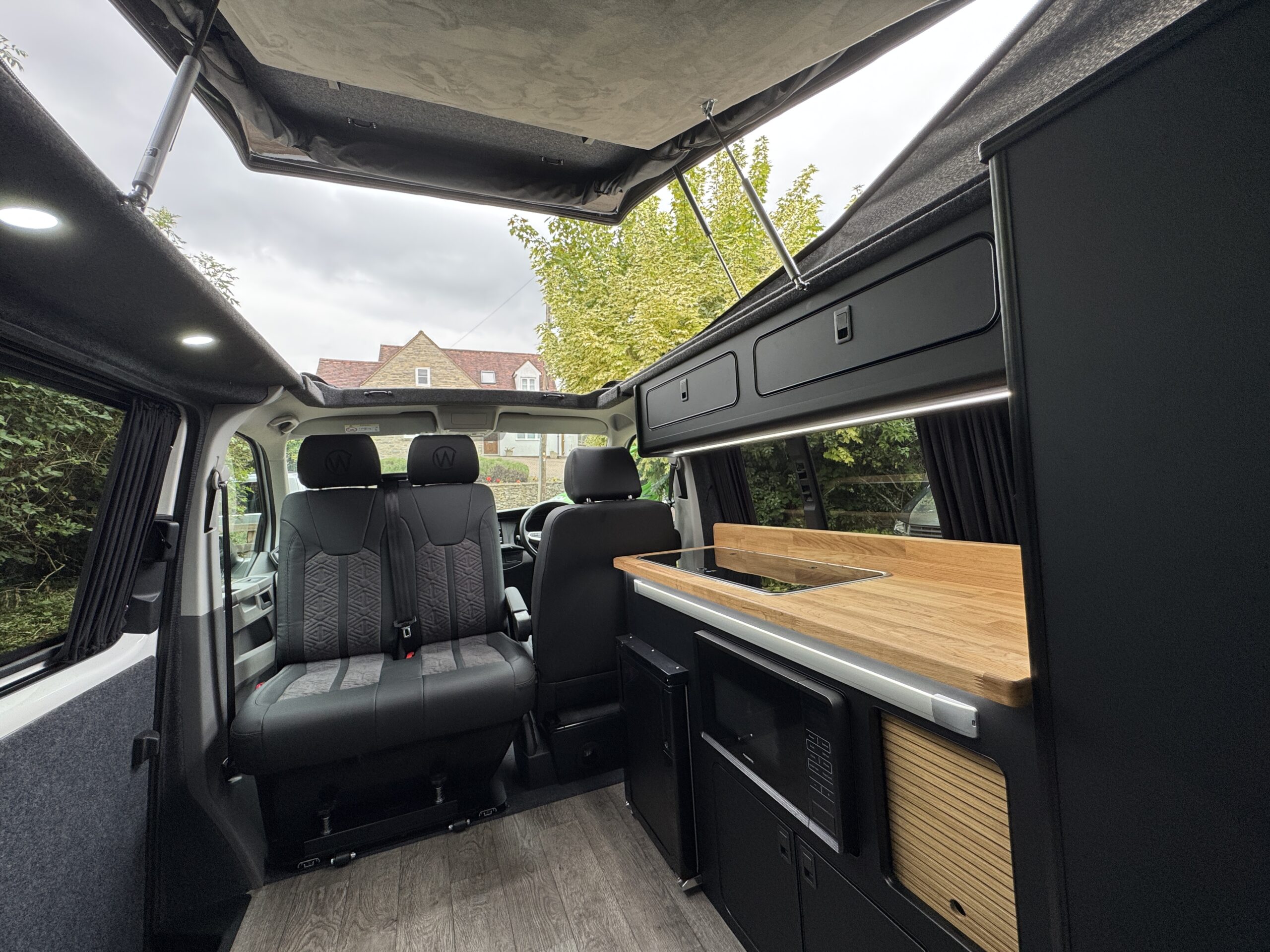 Volkswagen T6.1 Campervan Trek Edition (Apollo)