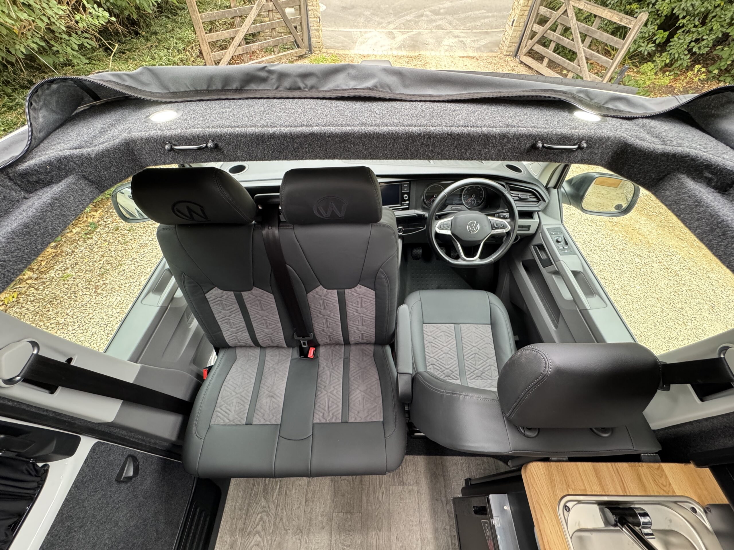 Volkswagen T6.1 Campervan Trek Edition (Apollo)