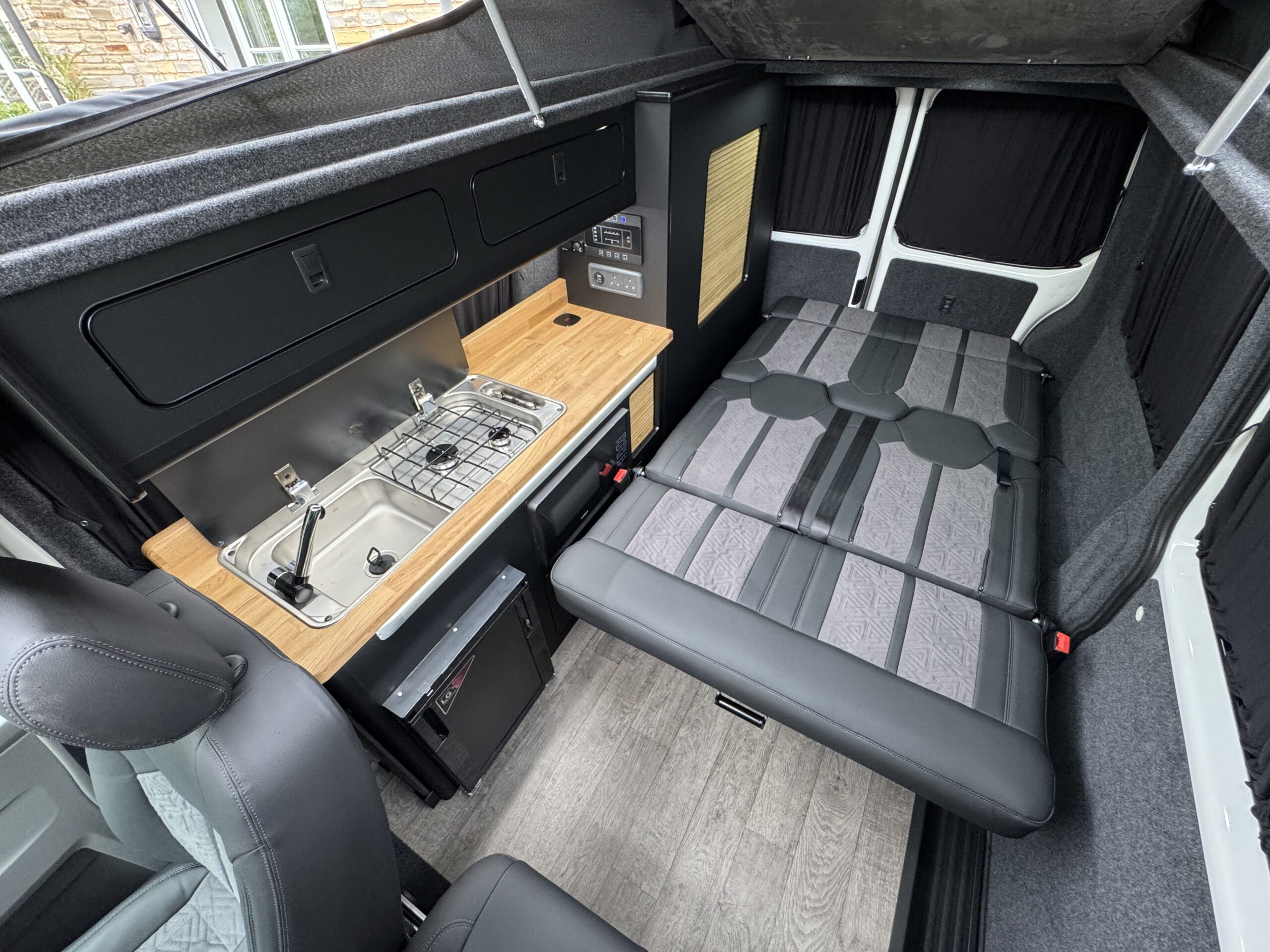 Volkswagen T6.1 Campervan Trek Edition (Apollo)