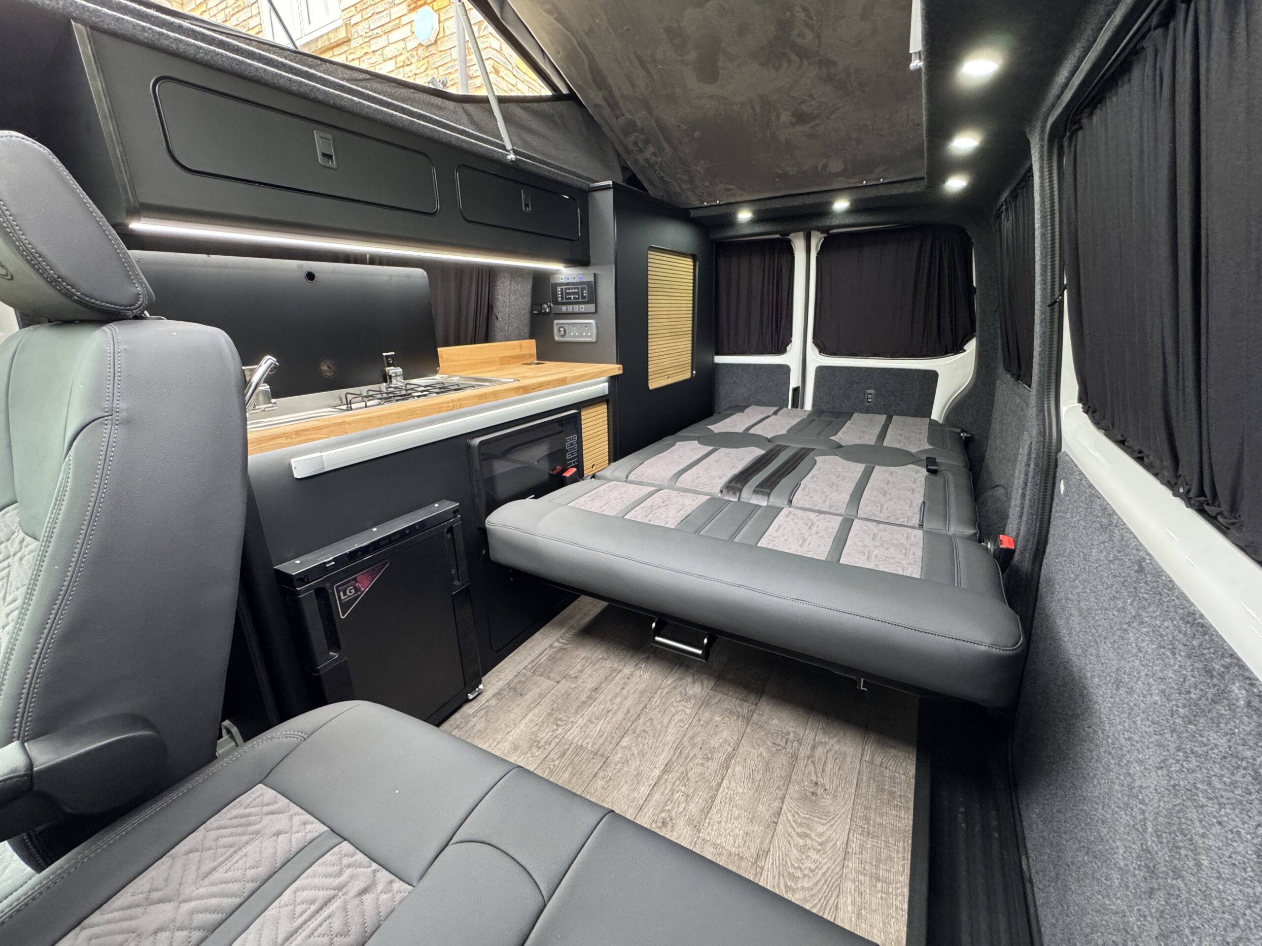 Volkswagen T6.1 Campervan Trek Edition (Apollo)