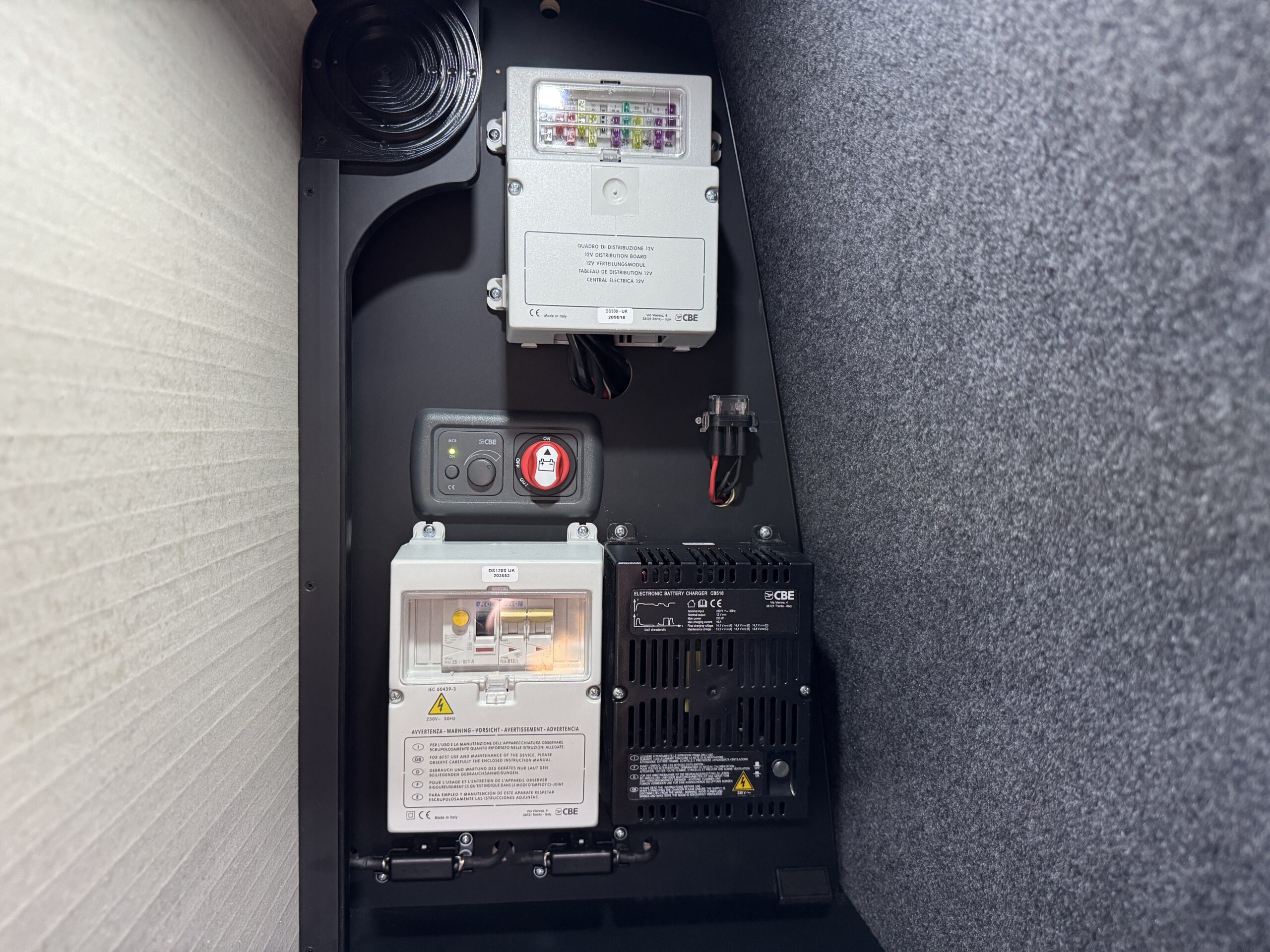 Volkswagen T6.1 Campervan Trek Edition (Apollo)