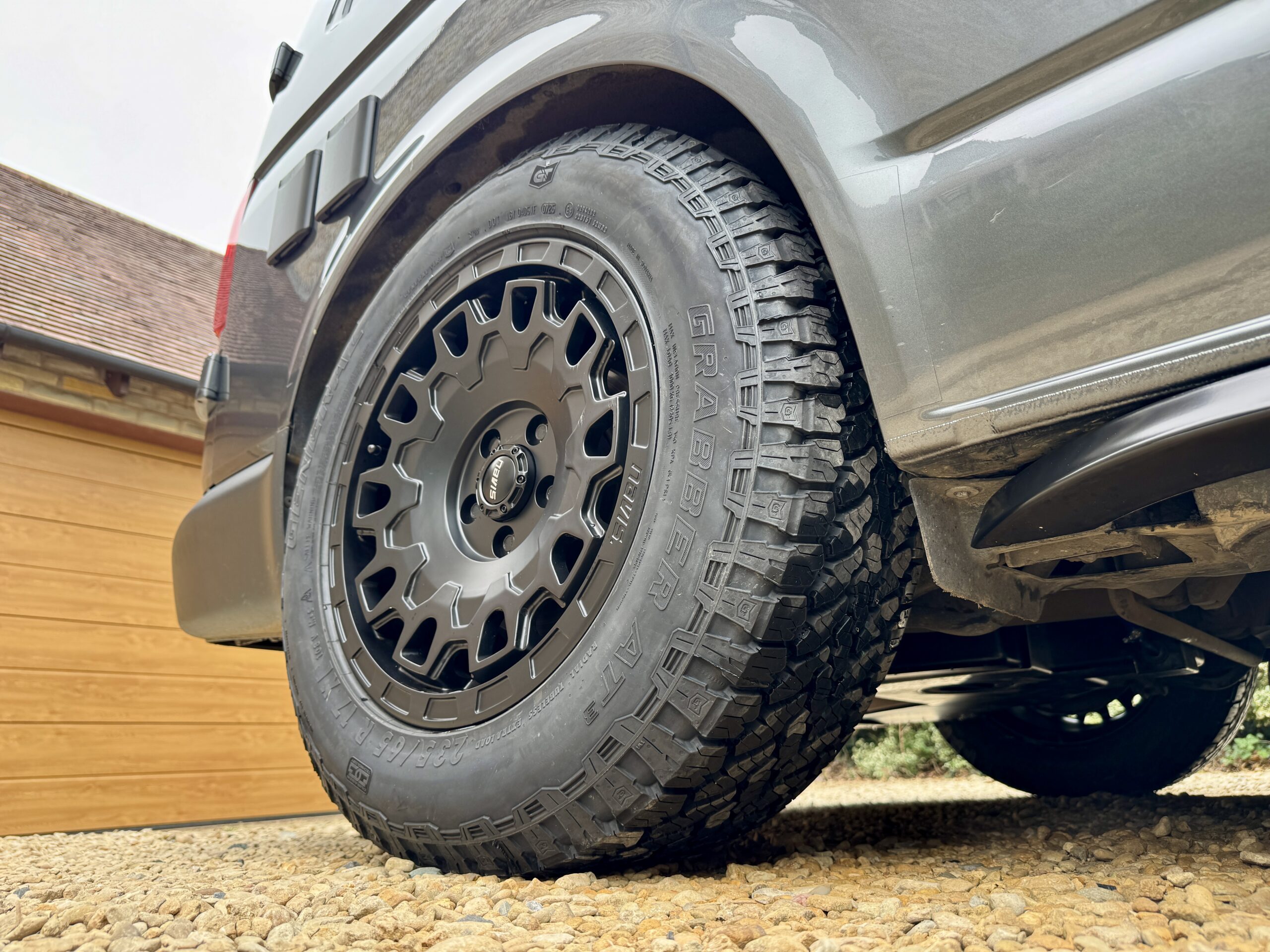 Volkswagen T6.1 Campervan Trek Edition – Coral Pink (Storm)