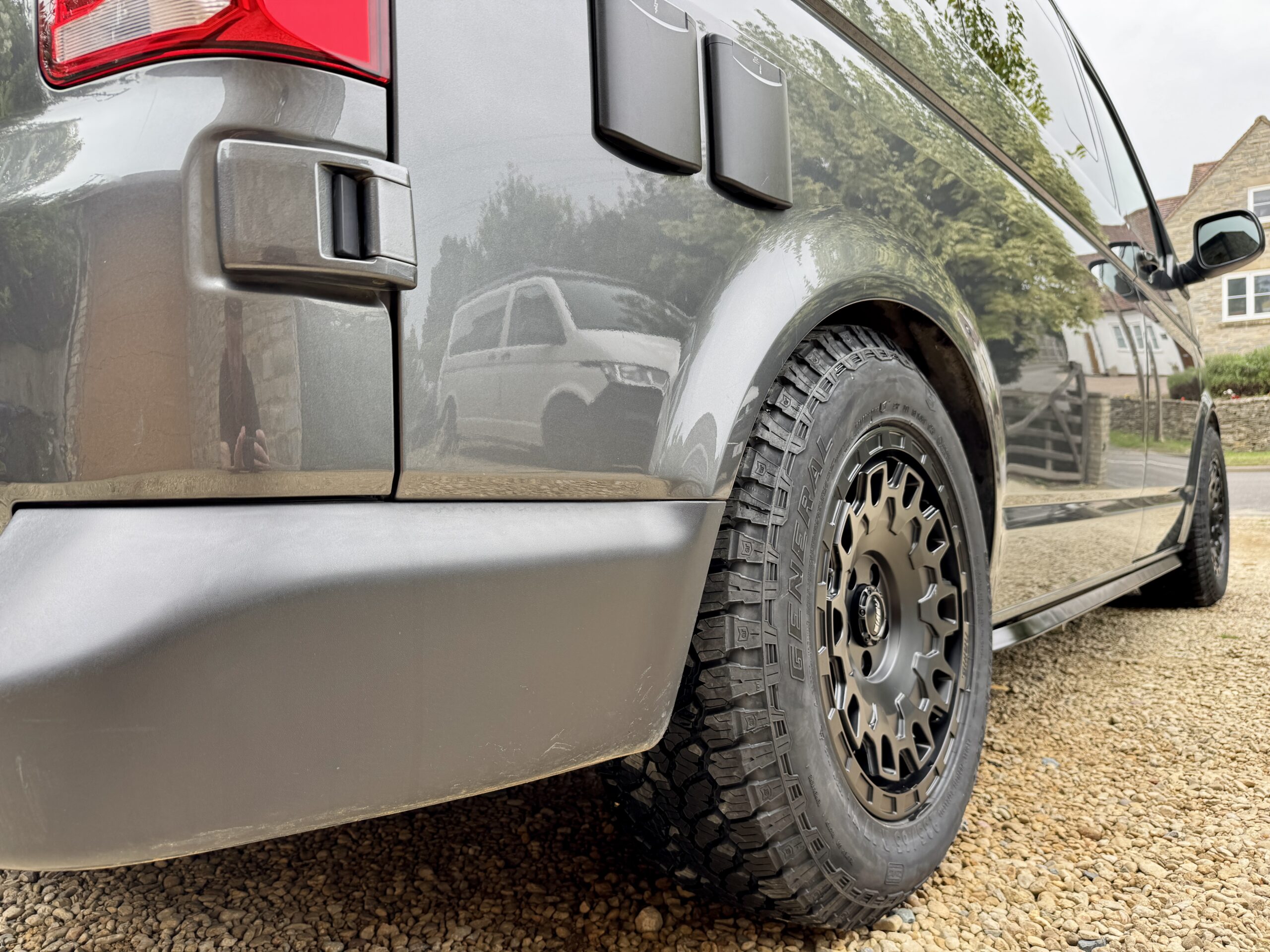 Volkswagen T6.1 Campervan Trek Edition – Coral Pink (Storm)