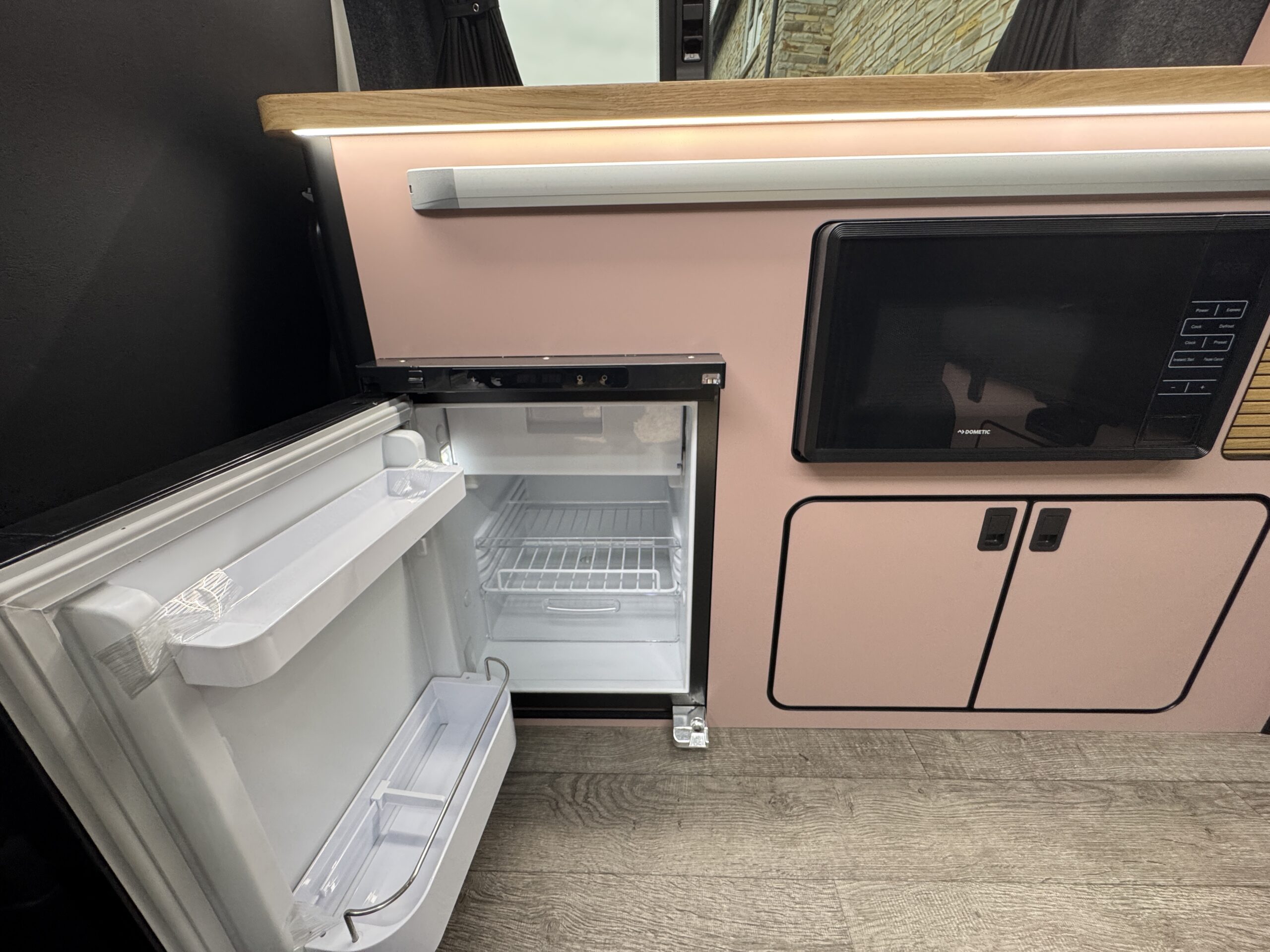 Volkswagen T6.1 Campervan Trek Edition – Coral Pink (Storm)