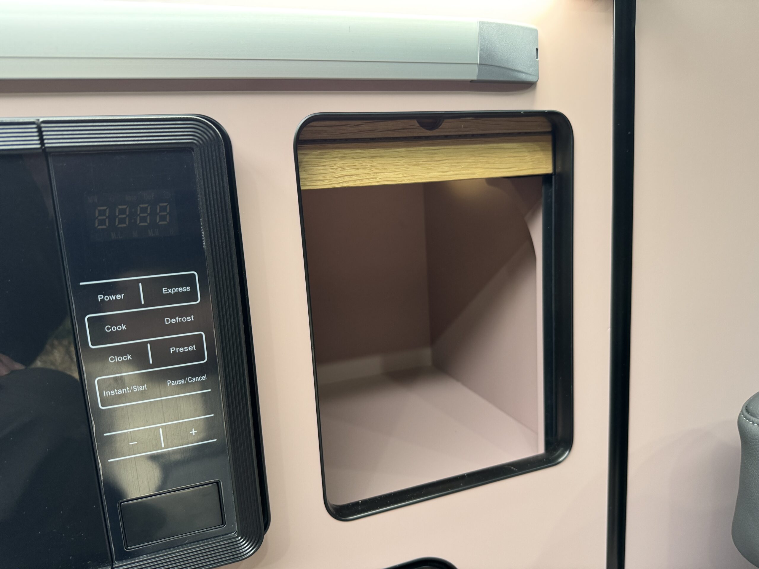 Volkswagen T6.1 Campervan Trek Edition – Coral Pink (Storm)