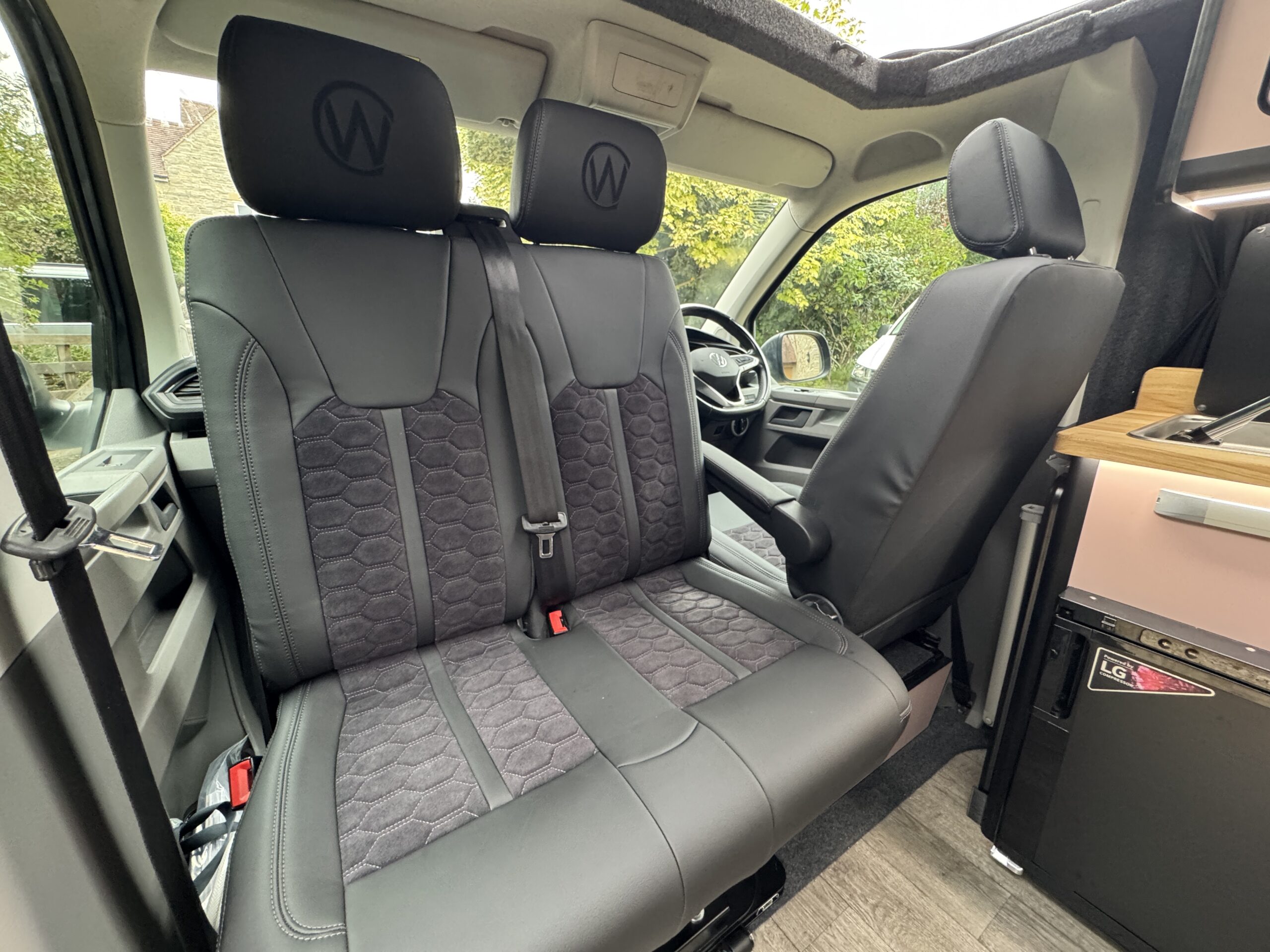 Volkswagen T6.1 Campervan Trek Edition – Coral Pink (Storm)