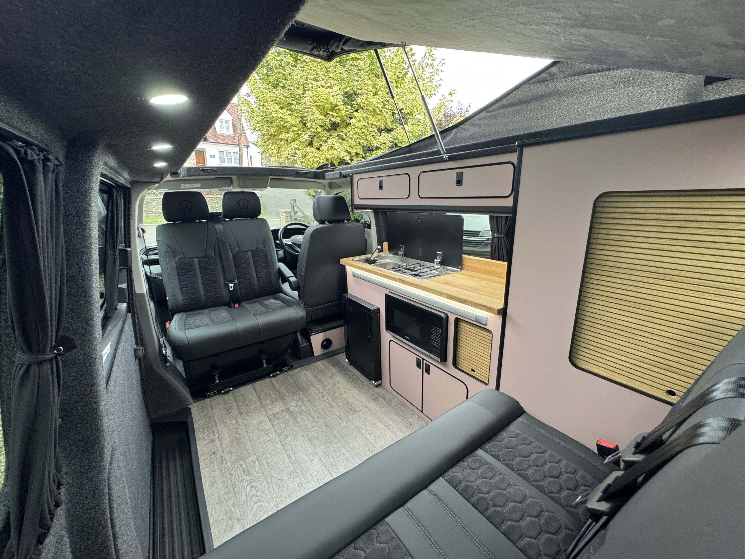 Volkswagen T6.1 Campervan Trek Edition – Coral Pink (Storm)