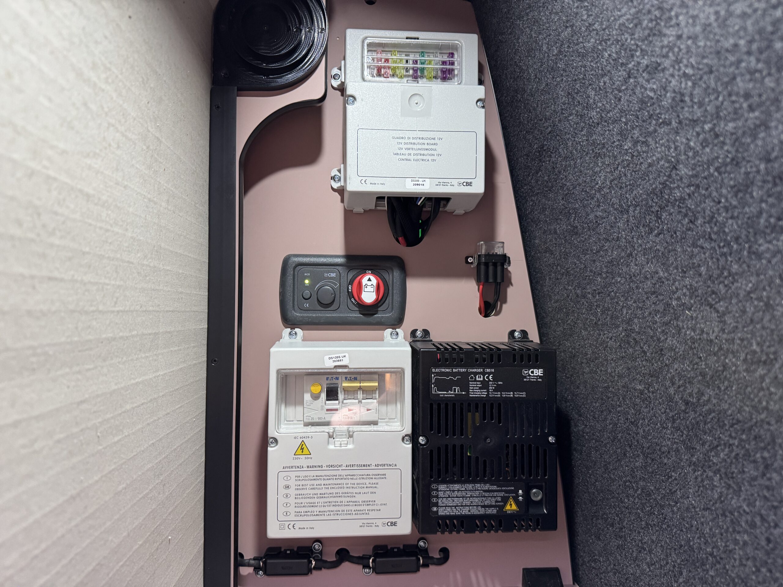 Volkswagen T6.1 Campervan Trek Edition – Coral Pink (Storm)