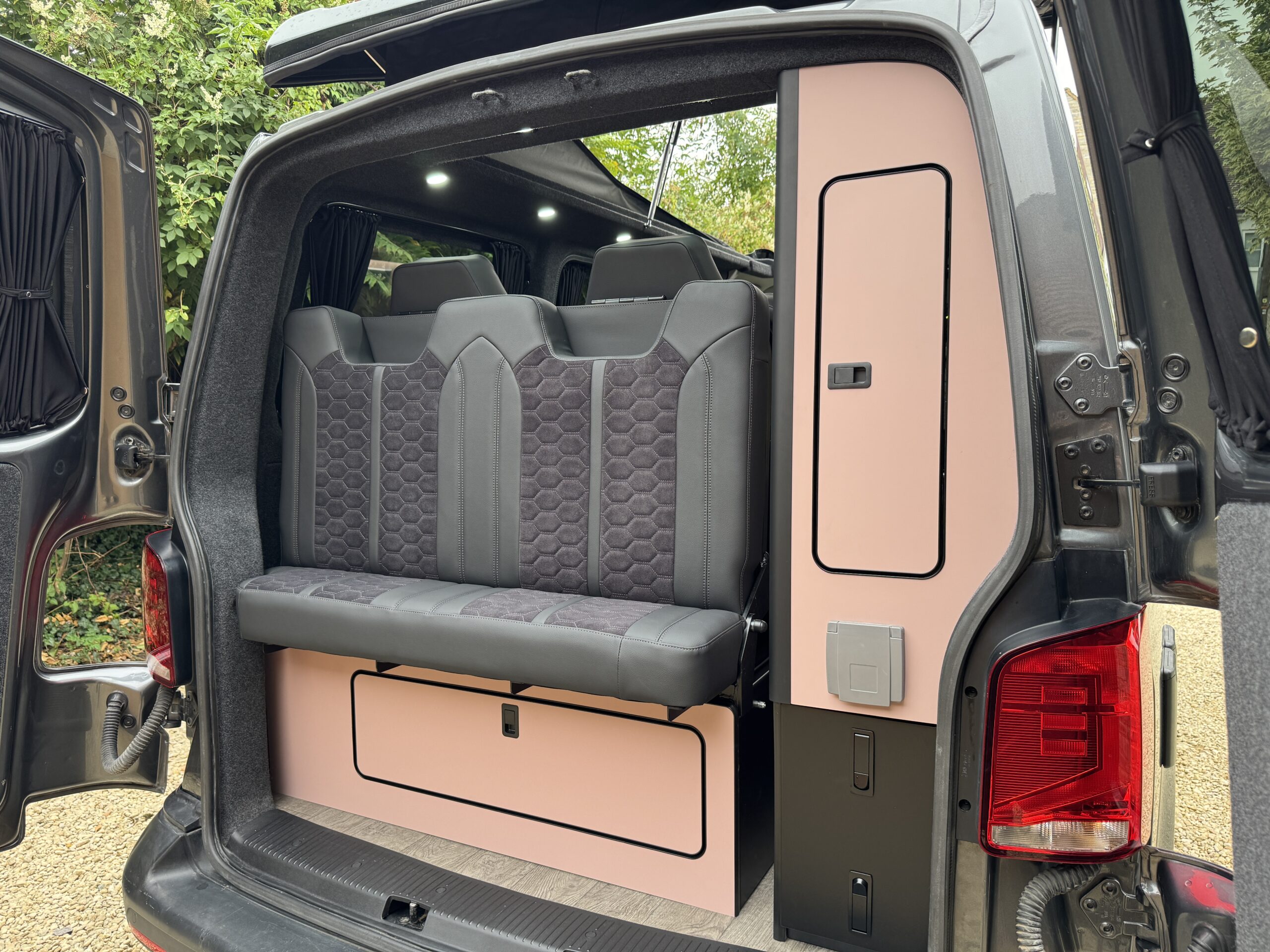 Volkswagen T6.1 Campervan Trek Edition – Coral Pink (Storm)