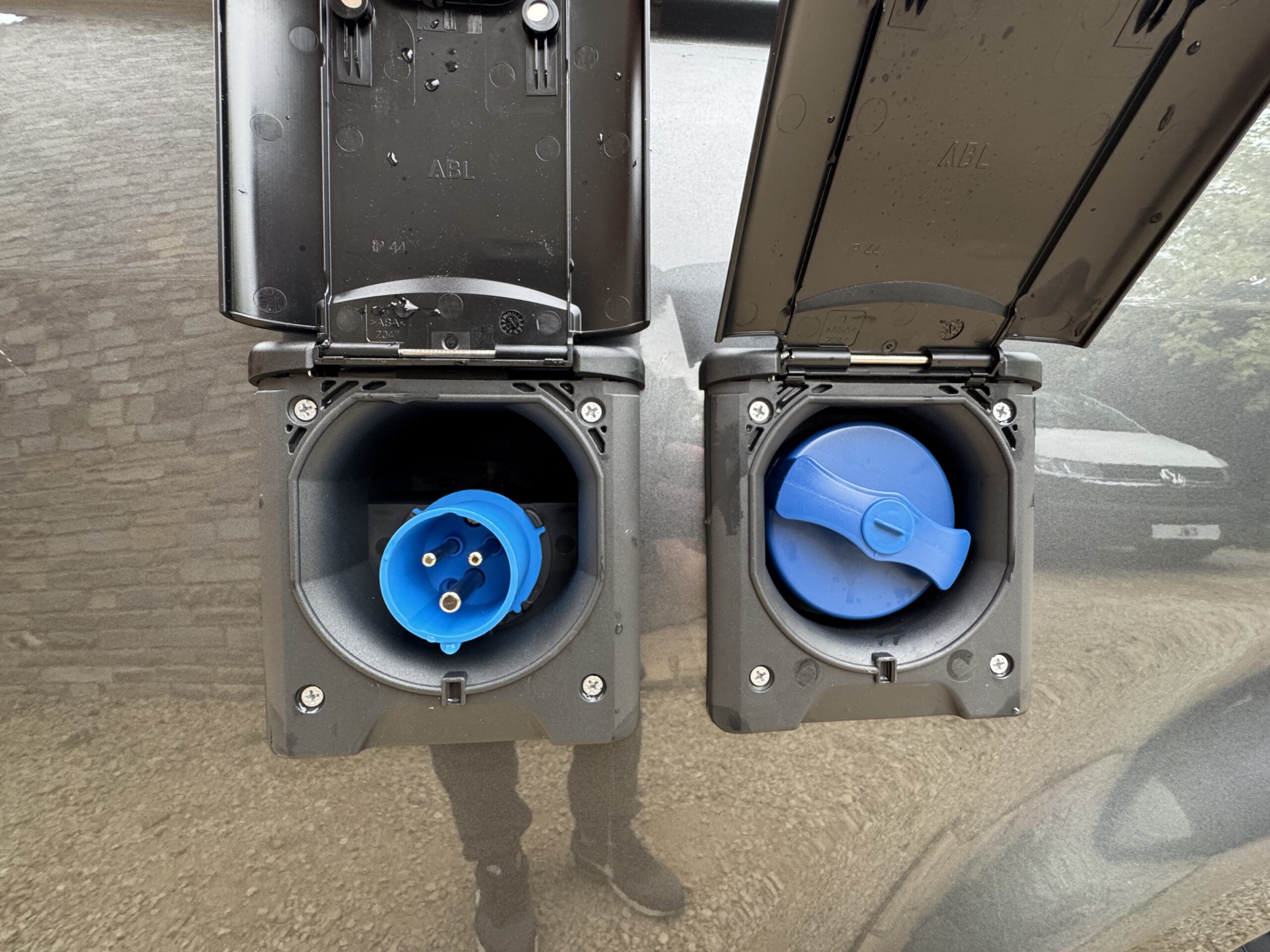 Volkswagen T6.1 Campervan Trek Edition – Coral Pink (Storm)