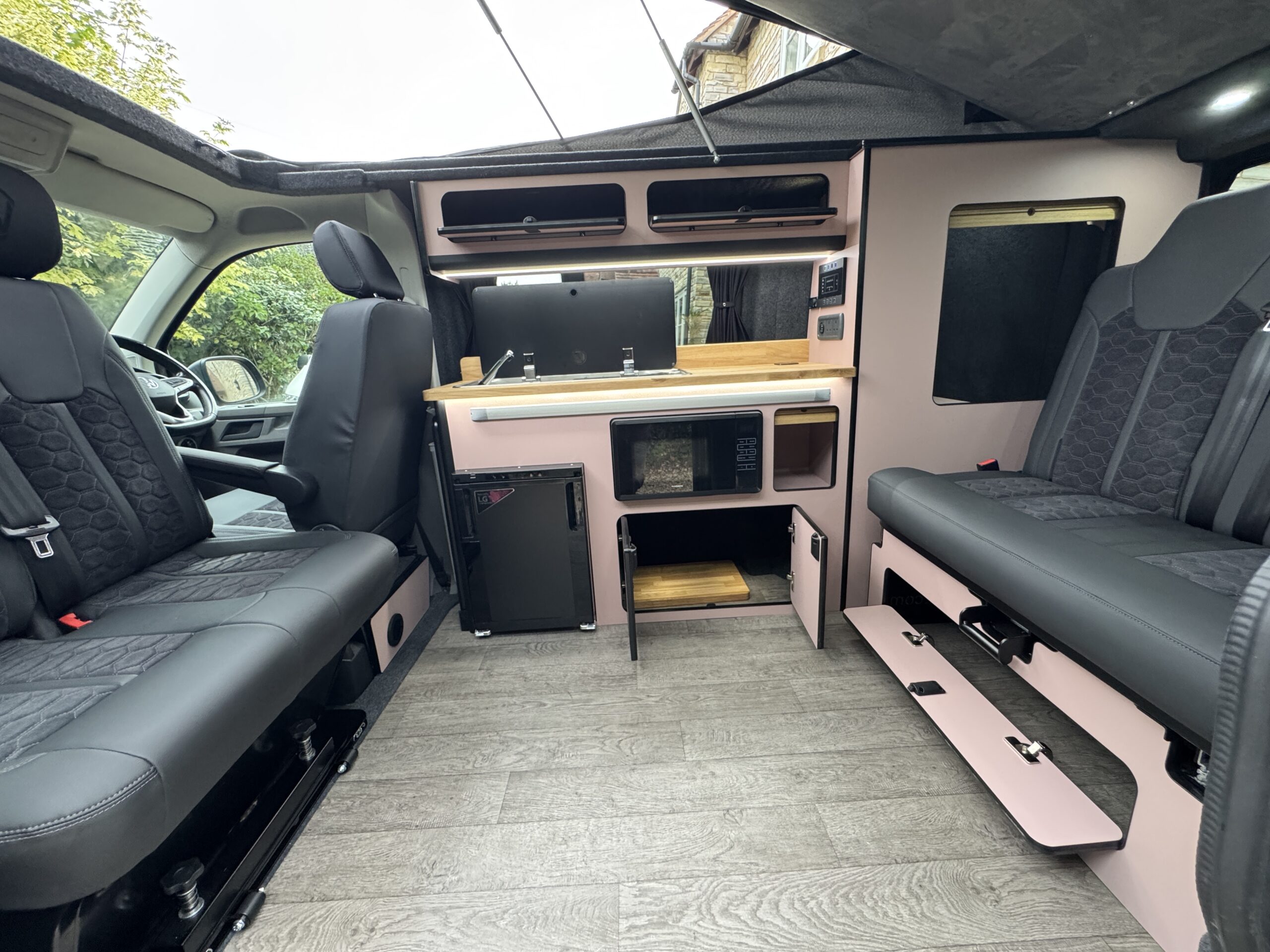 Volkswagen T6.1 Campervan Trek Edition – Coral Pink (Storm)