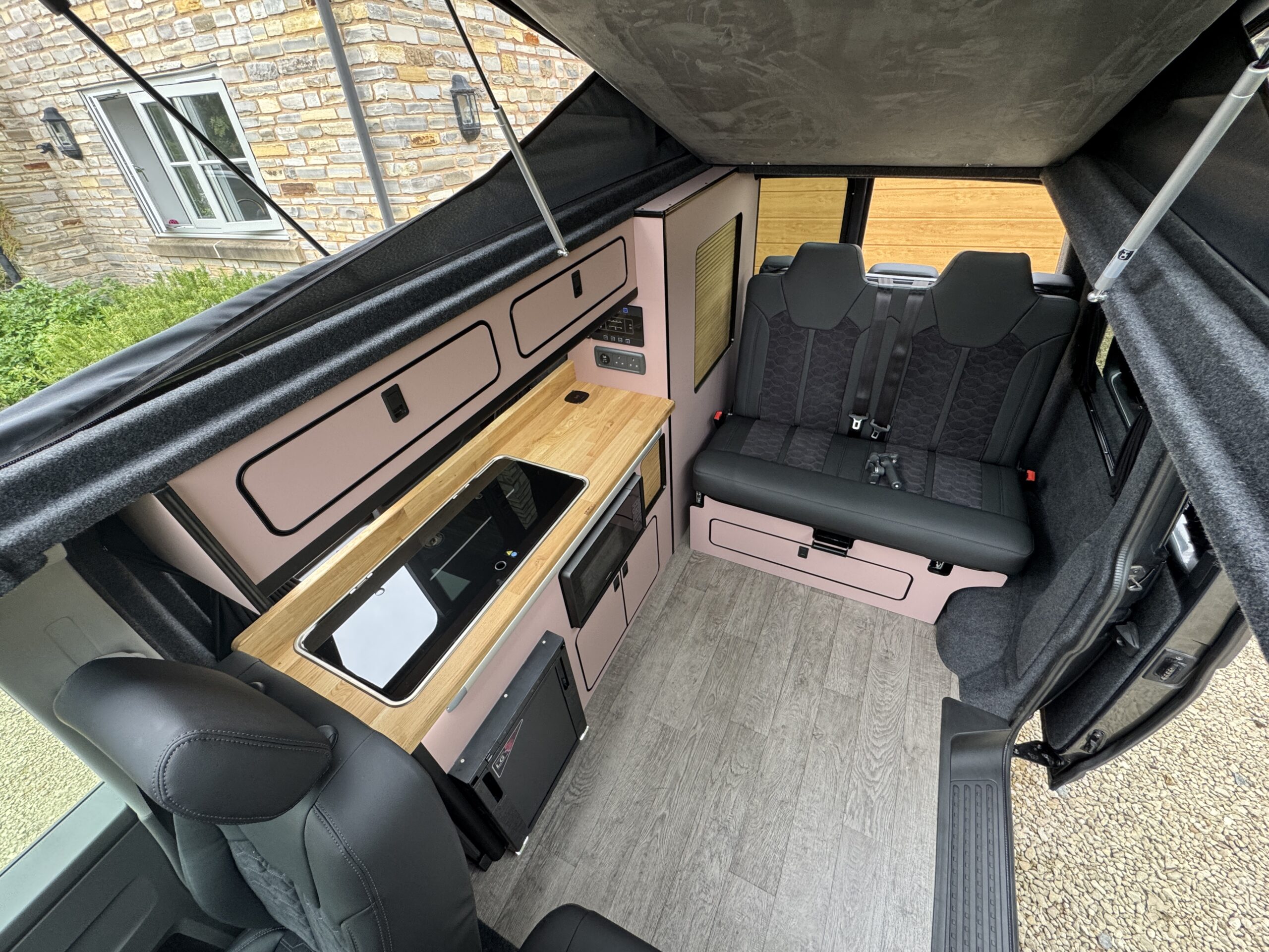 Volkswagen T6.1 Campervan Trek Edition – Coral Pink (Storm)