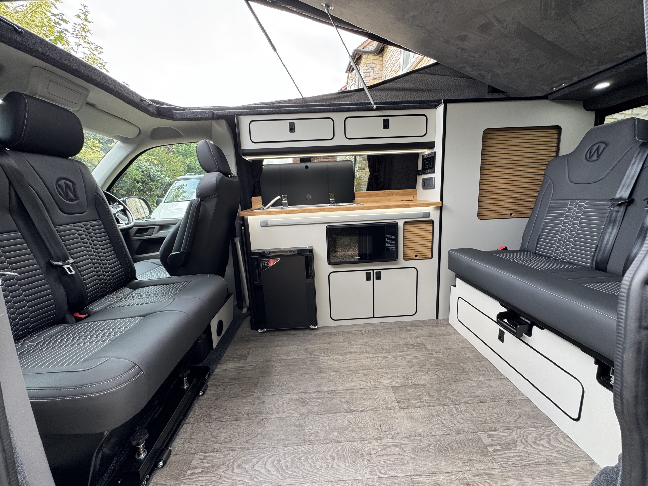 Volkswagen T6.1 Campervan Autograph Edition (Starlight)