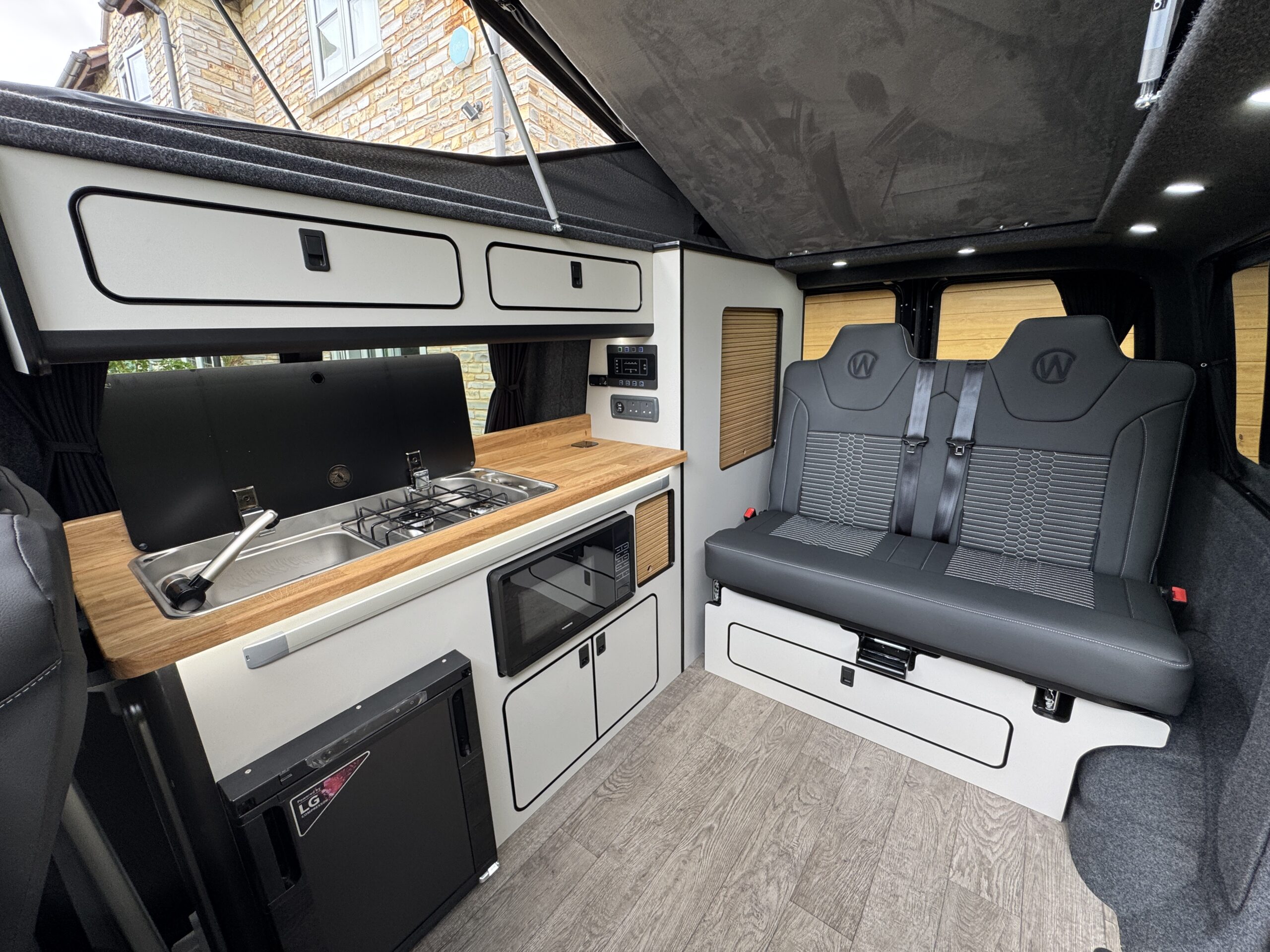 Volkswagen T6.1 Campervan Autograph Edition (Starlight)