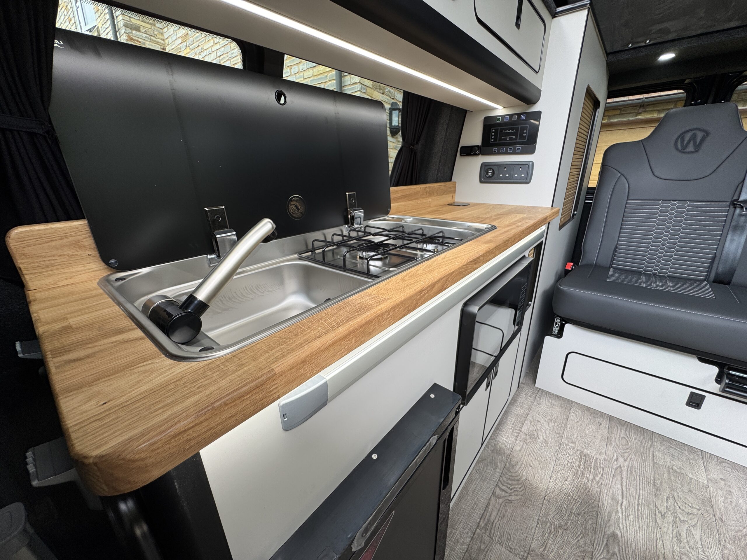 Volkswagen T6.1 Campervan Autograph Edition (Starlight)