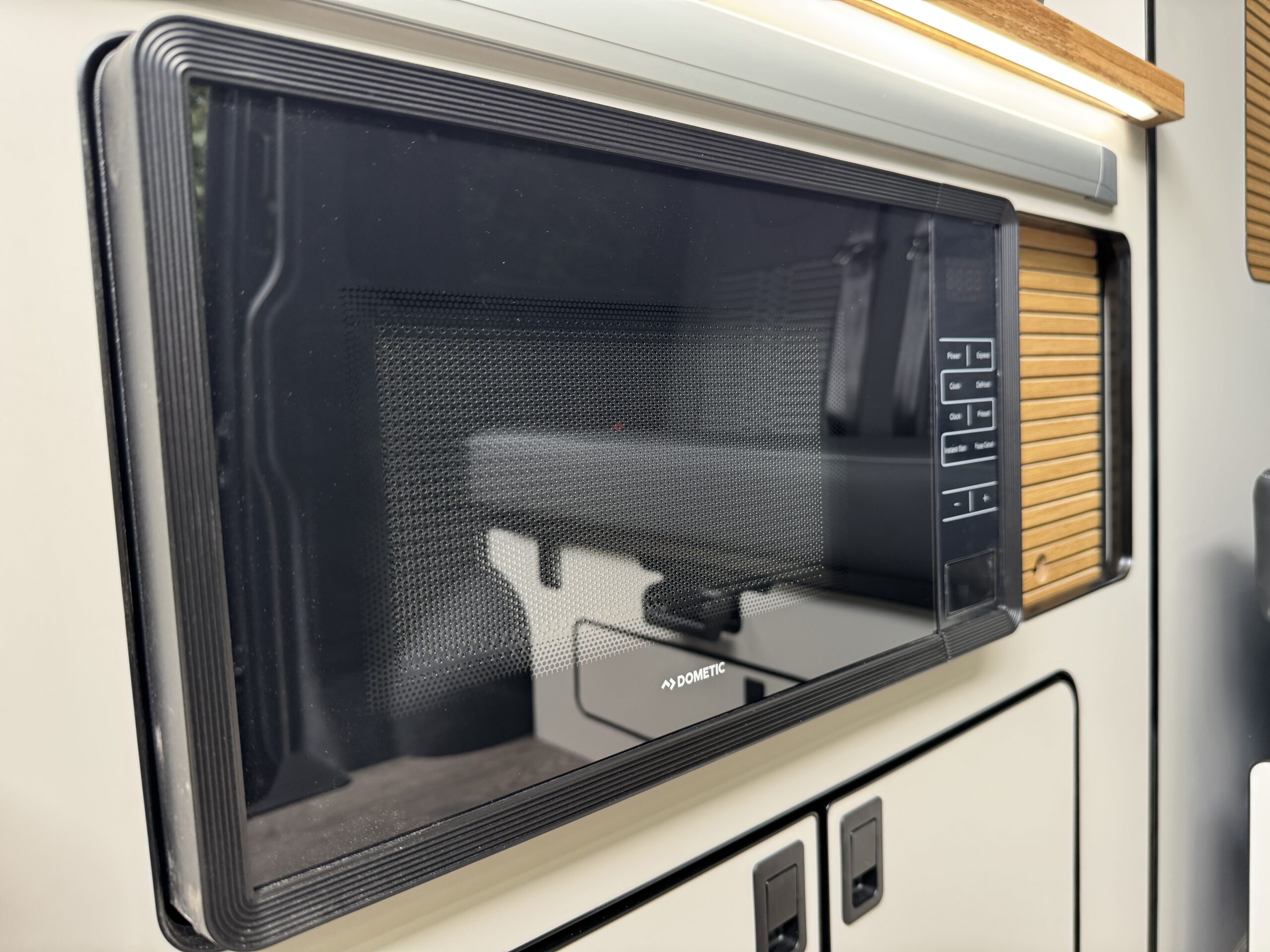 Volkswagen T6.1 Campervan Autograph Edition (Starlight)