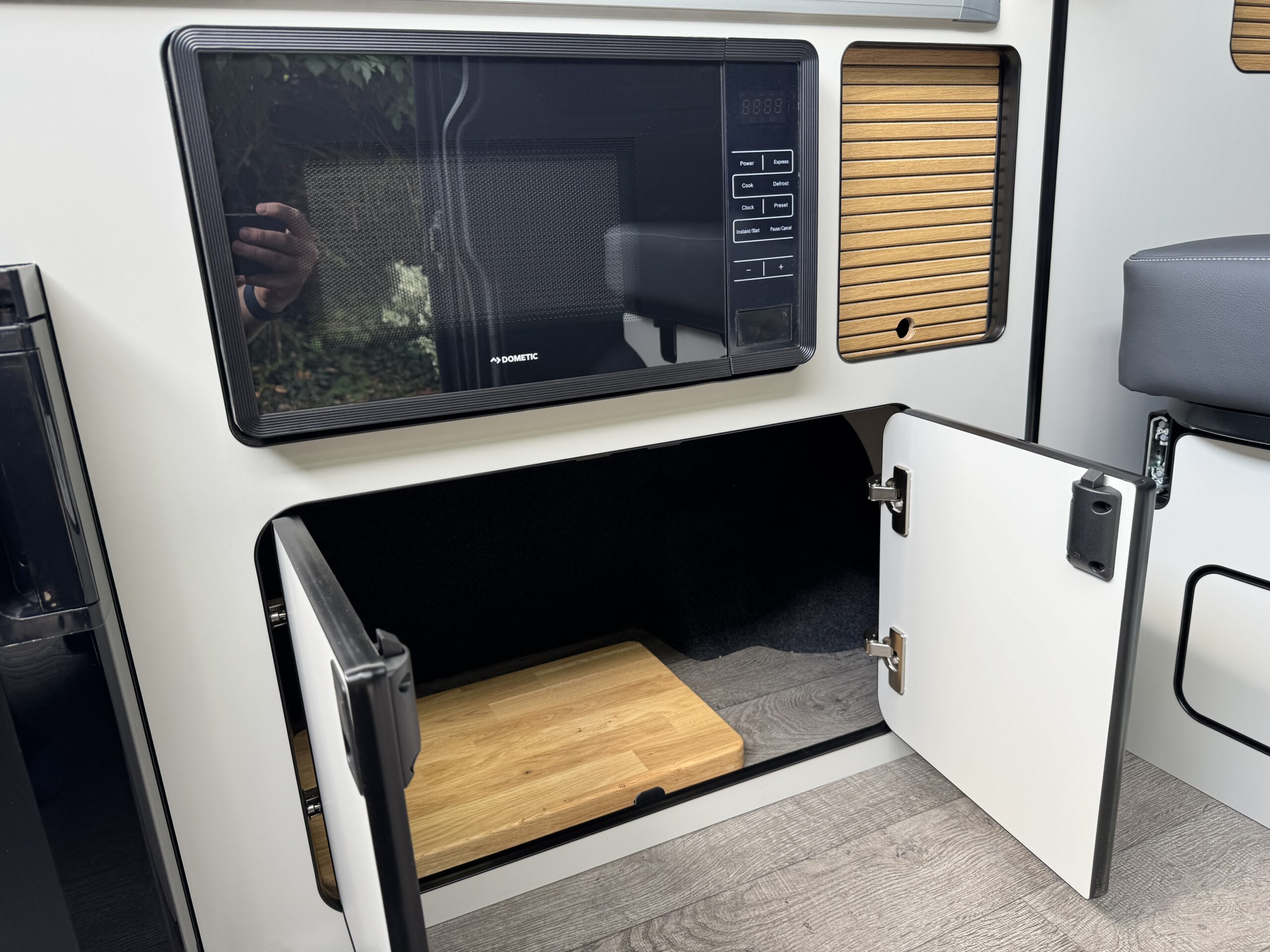 Volkswagen T6.1 Campervan Autograph Edition (Starlight)