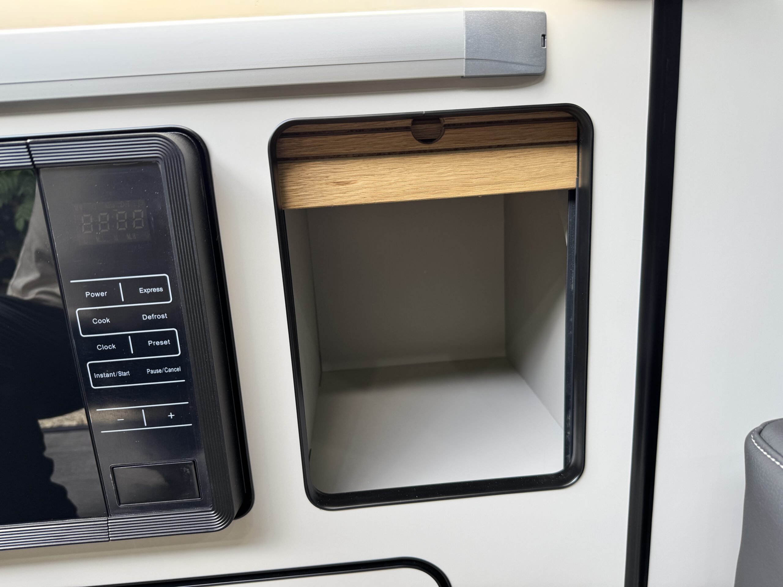 Volkswagen T6.1 Campervan Autograph Edition (Starlight)