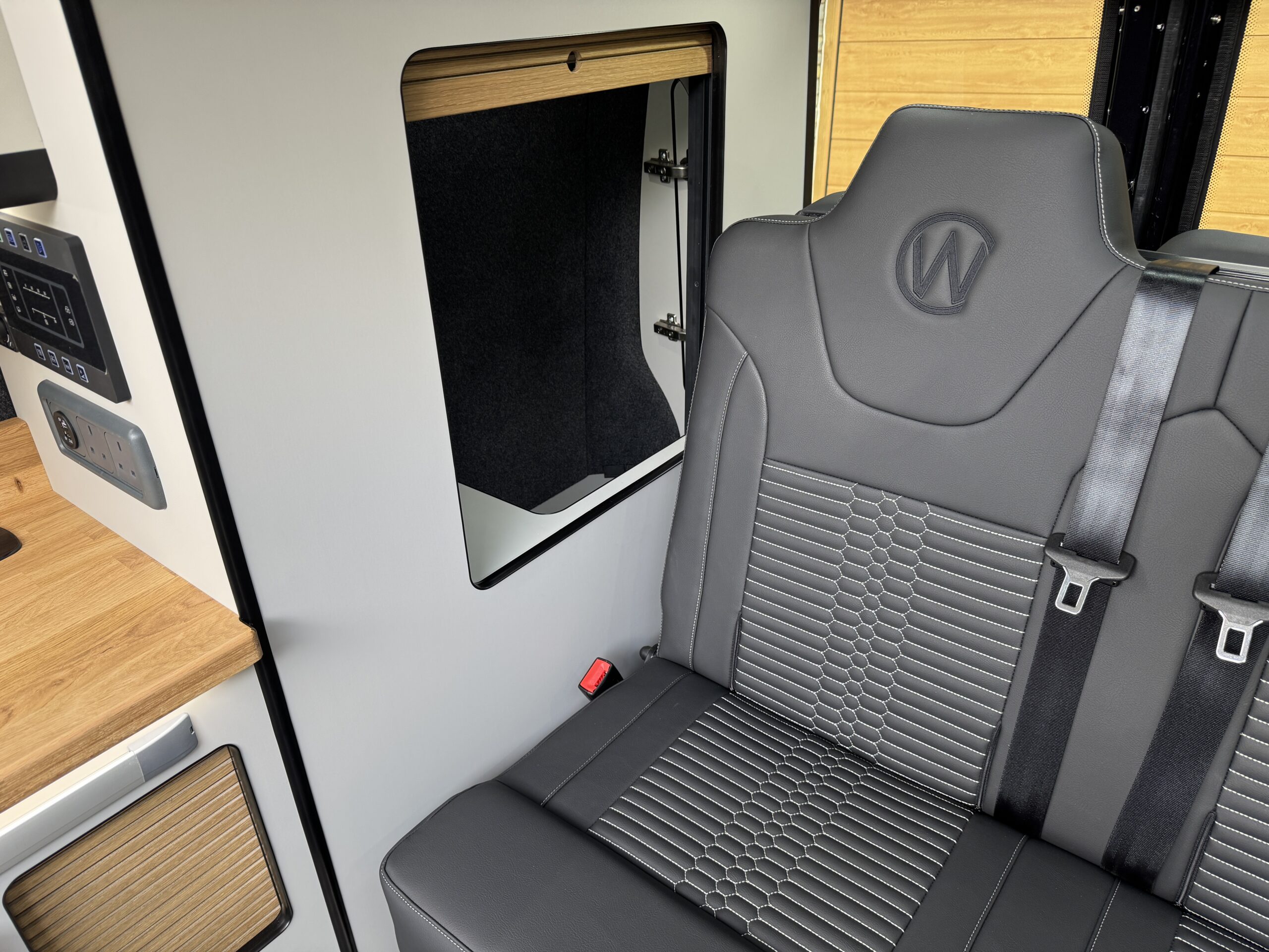 Volkswagen T6.1 Campervan Autograph Edition (Starlight)