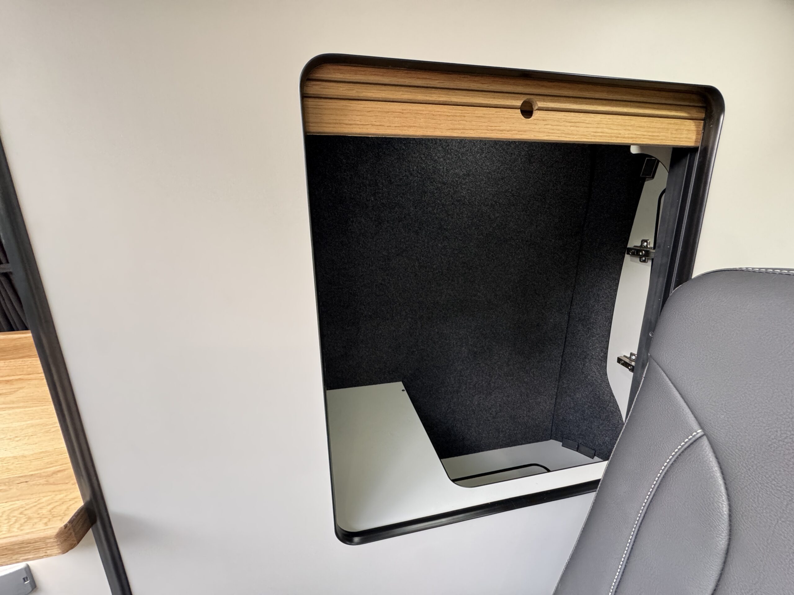 Volkswagen T6.1 Campervan Autograph Edition (Starlight)