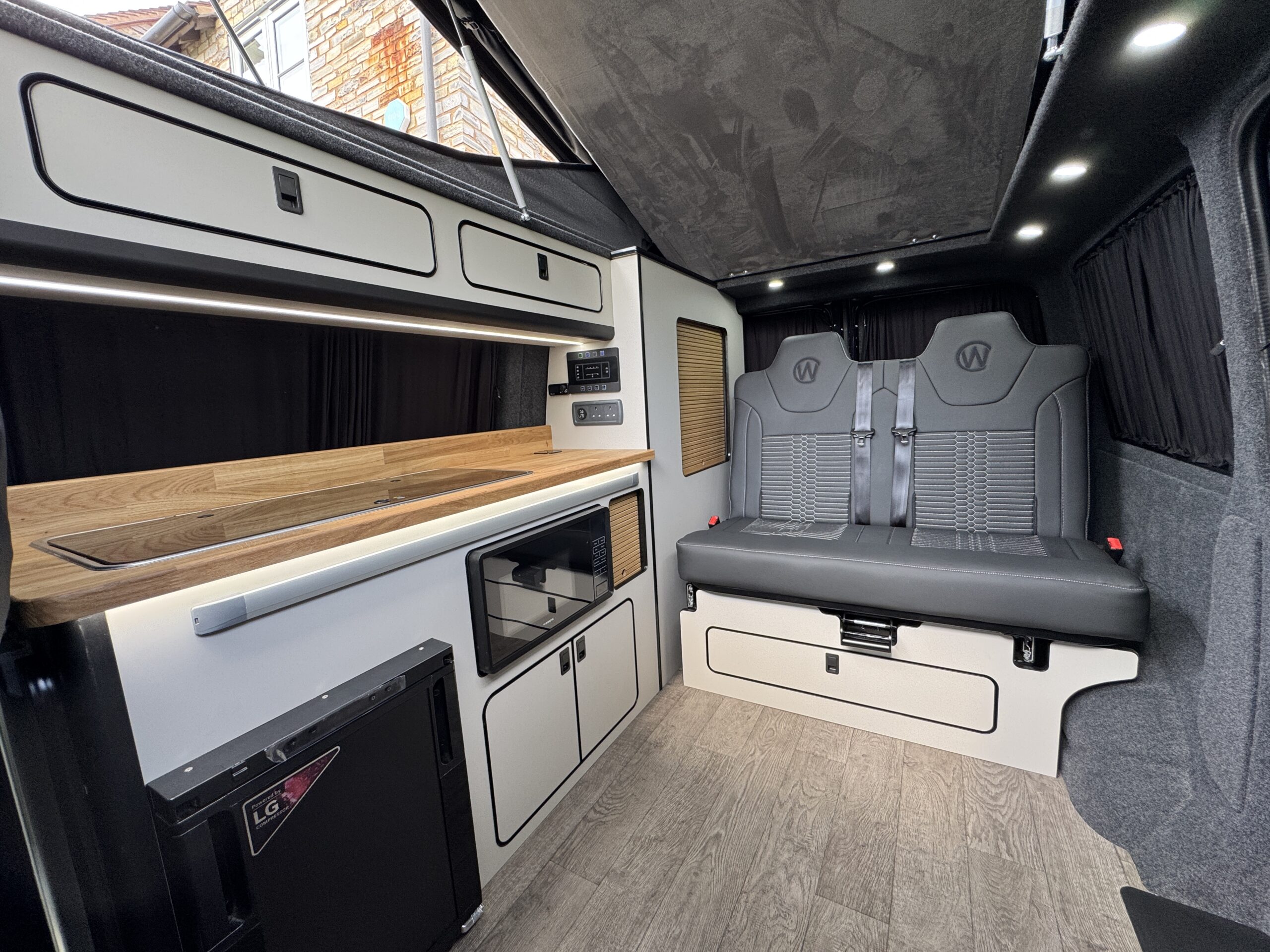 Volkswagen T6.1 Campervan Autograph Edition (Starlight)