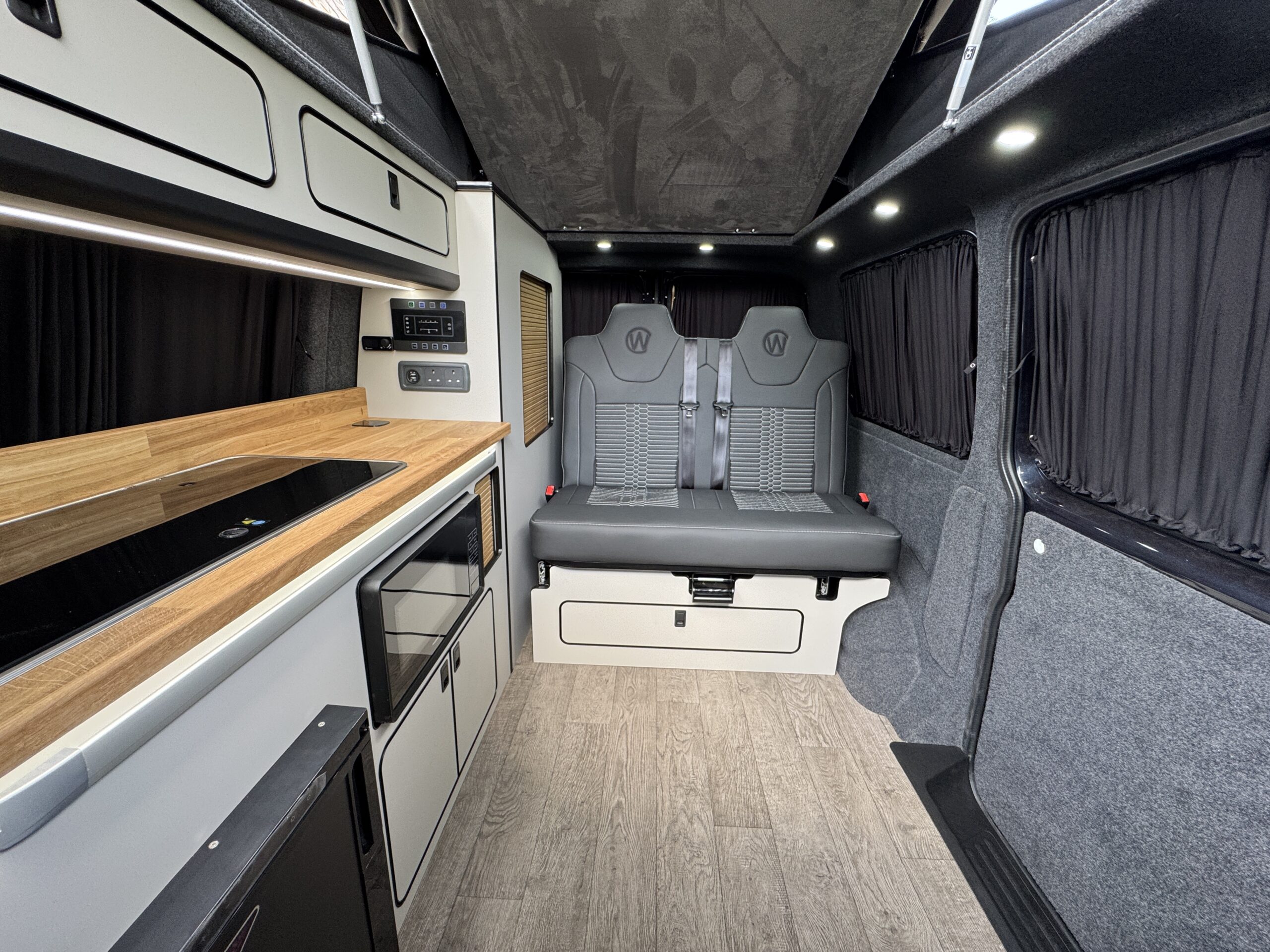 Volkswagen T6.1 Campervan Autograph Edition (Starlight)