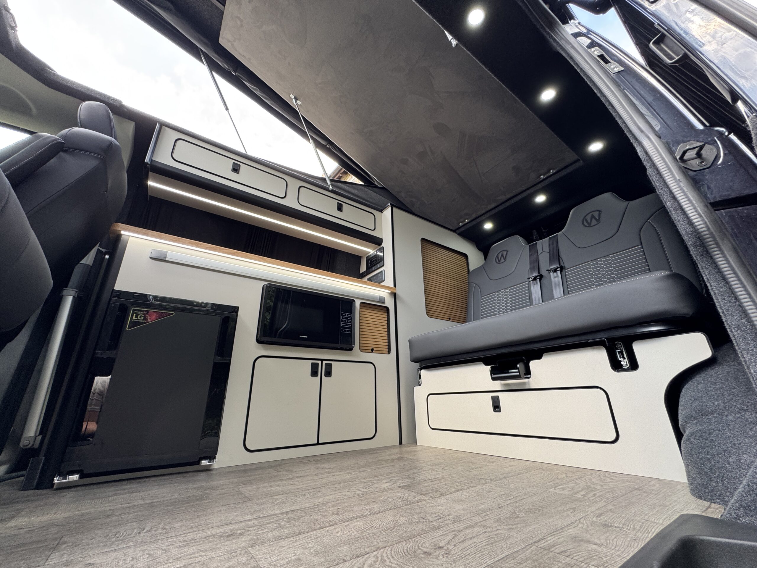 Volkswagen T6.1 Campervan Autograph Edition (Starlight)