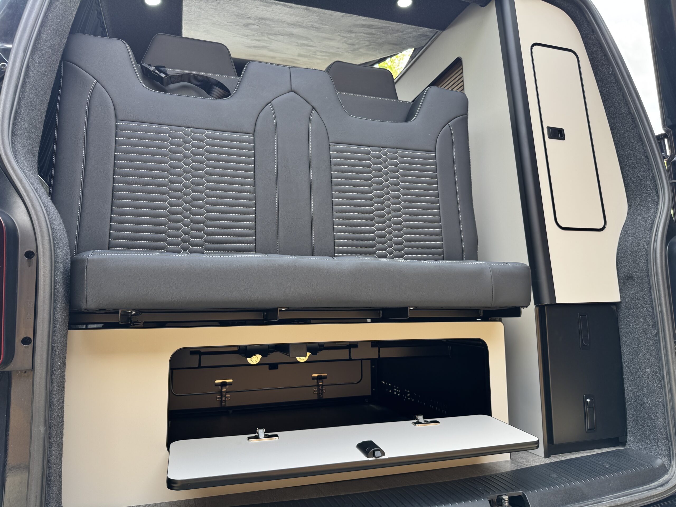 Volkswagen T6.1 Campervan Autograph Edition (Starlight)