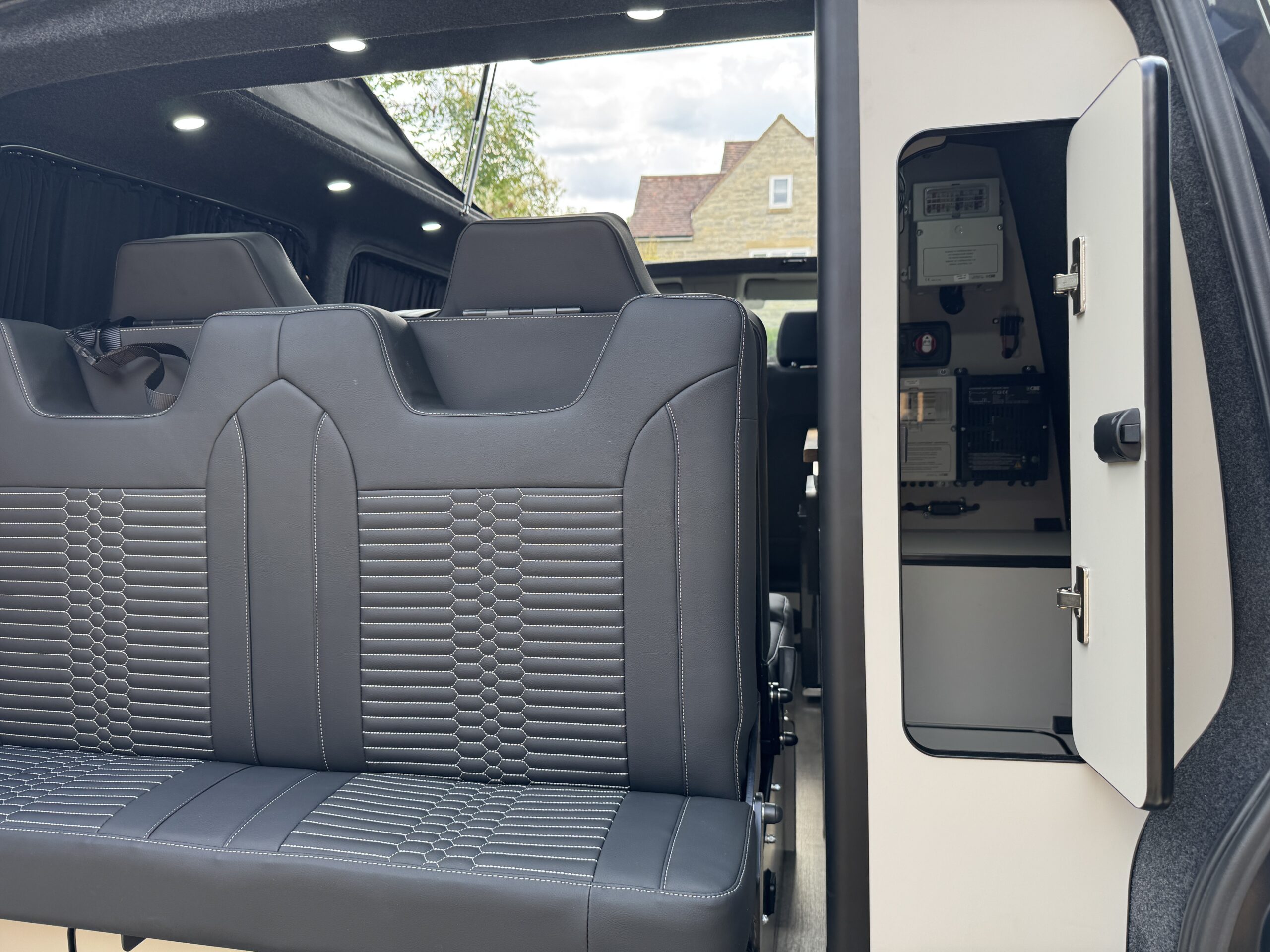 Volkswagen T6.1 Campervan Autograph Edition (Starlight)