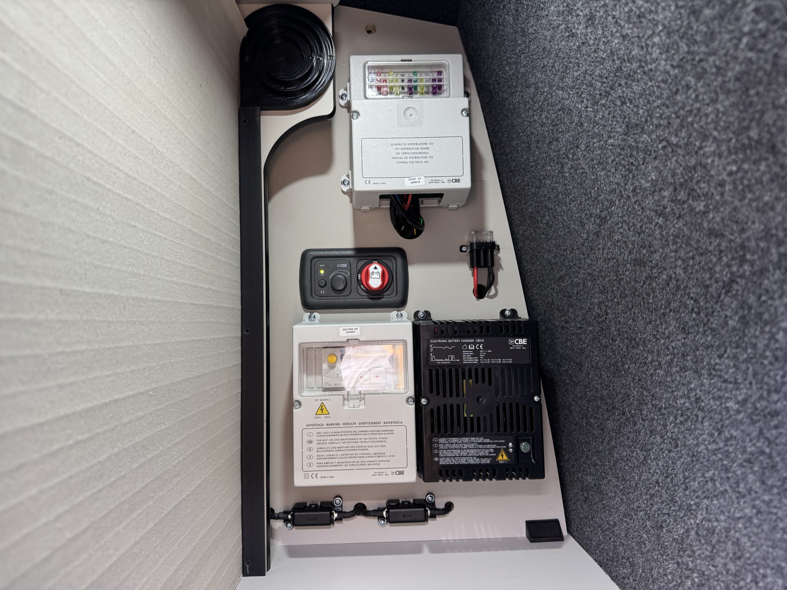 Volkswagen T6.1 Campervan Autograph Edition (Starlight)