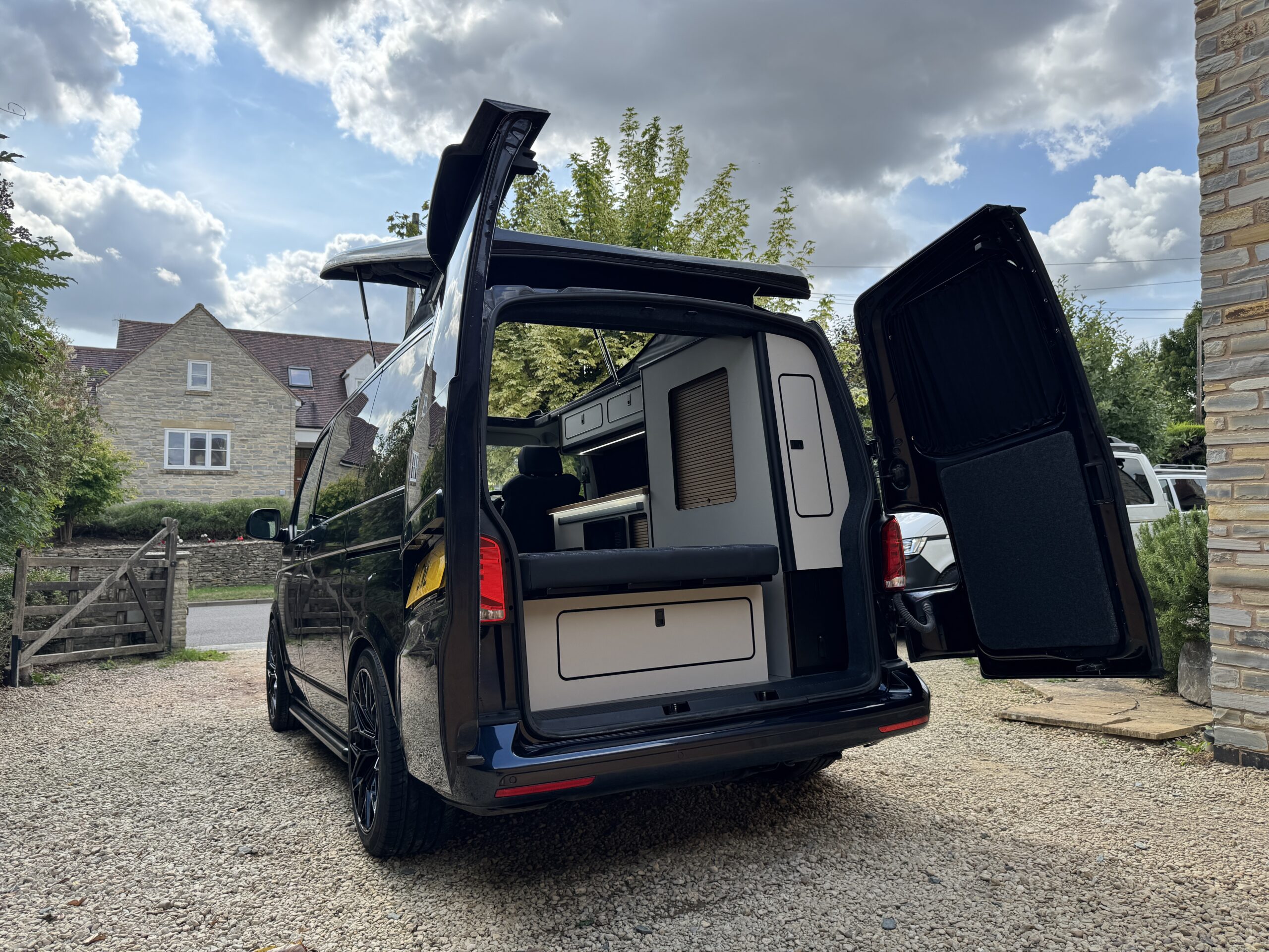 Volkswagen T6.1 Campervan Autograph Edition (Starlight)