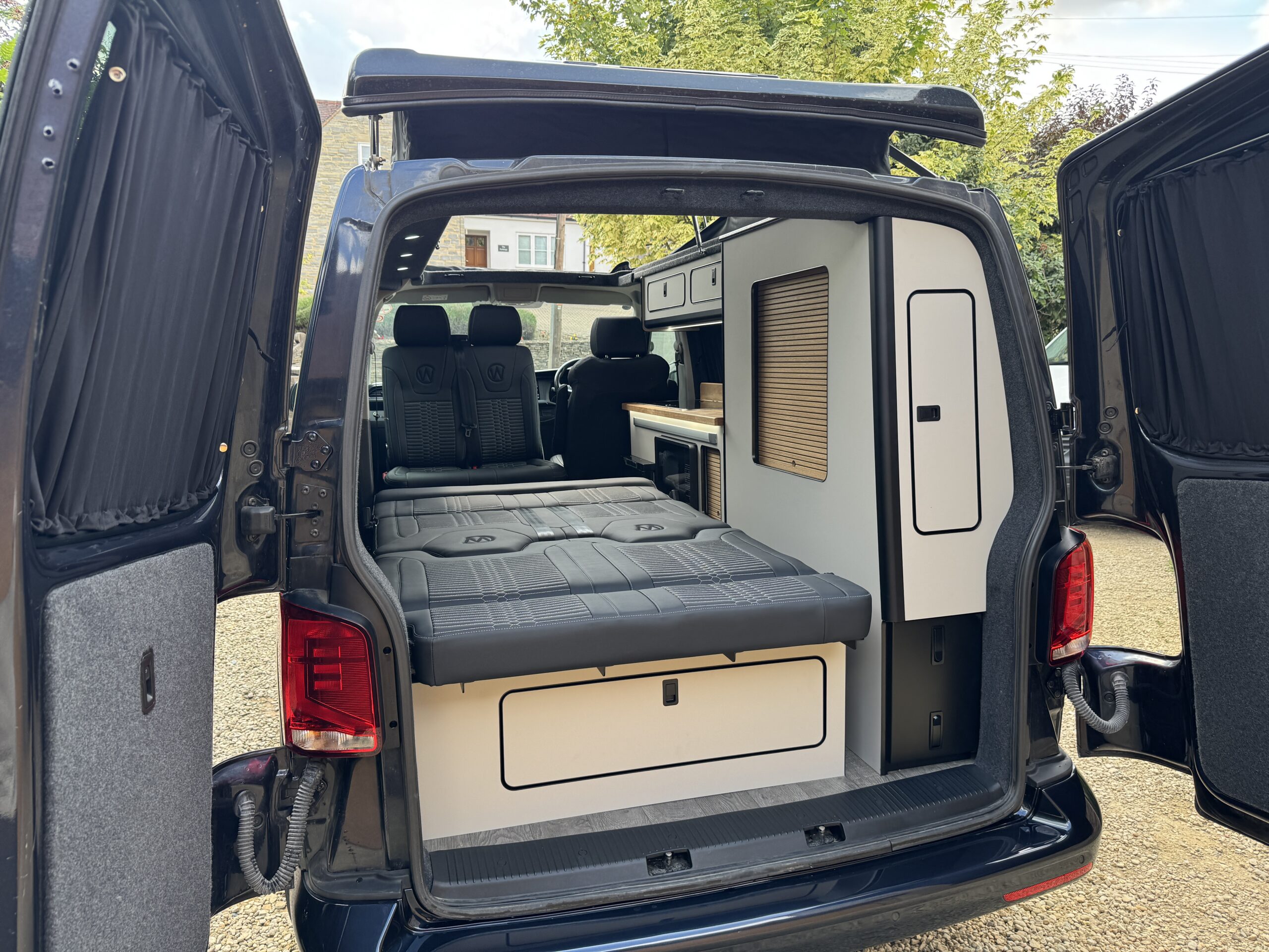 Volkswagen T6.1 Campervan Autograph Edition (Starlight)