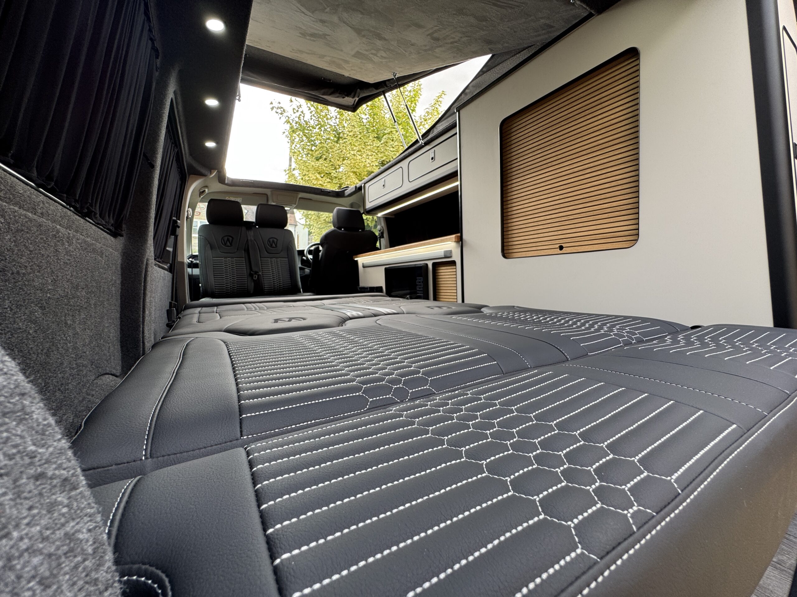 Volkswagen T6.1 Campervan Autograph Edition (Starlight)