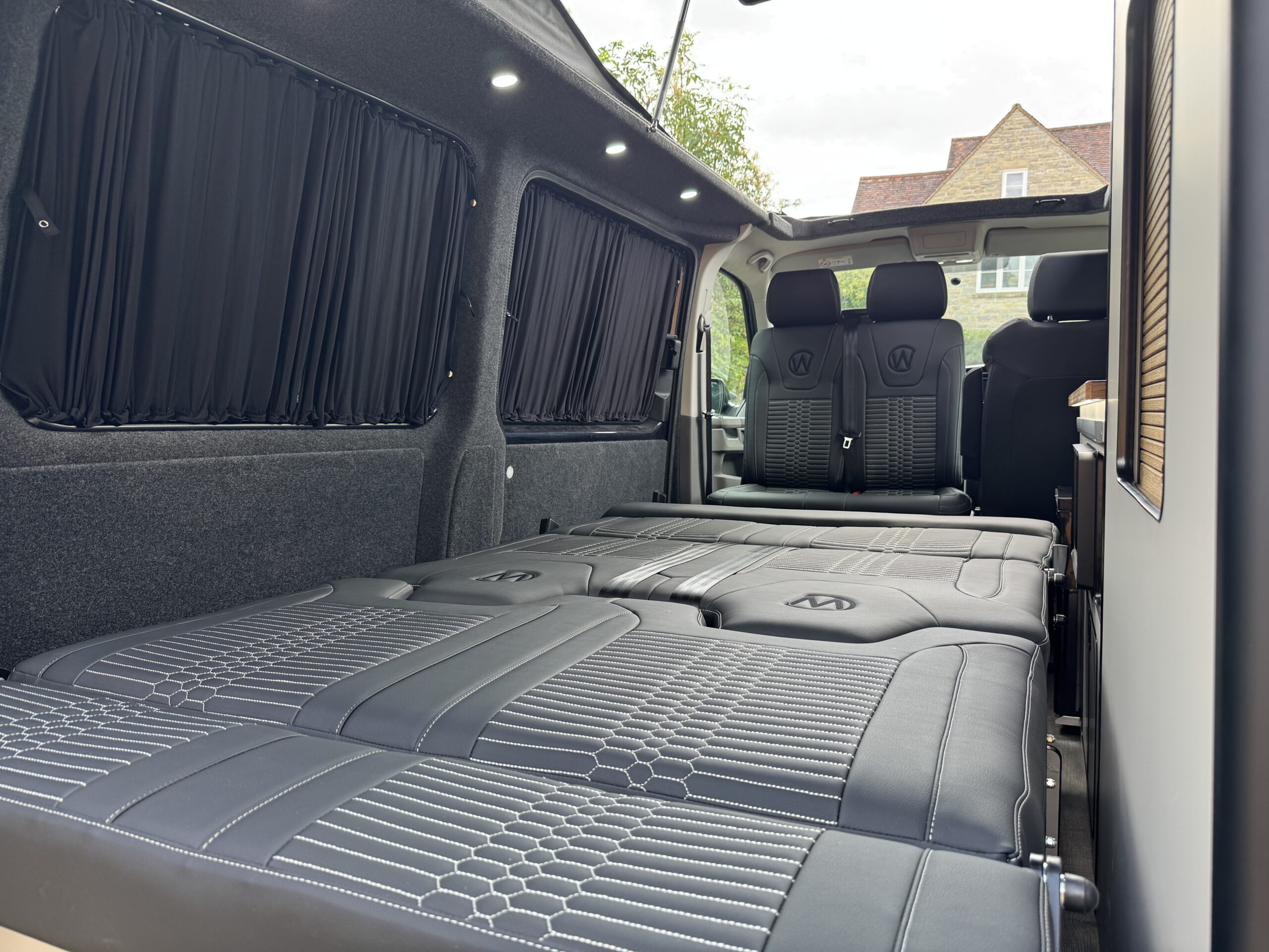 Volkswagen T6.1 Campervan Autograph Edition (Starlight)